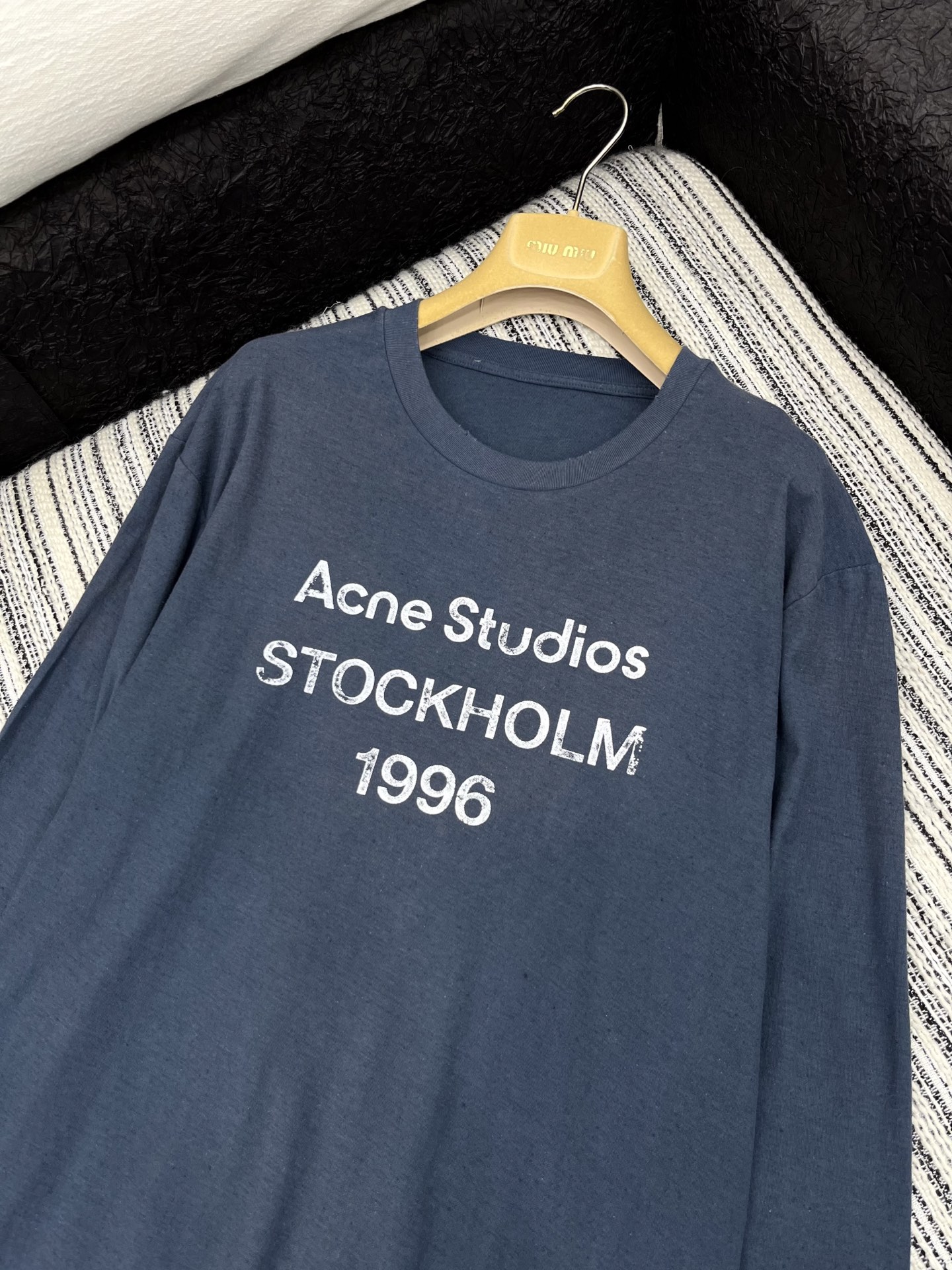 🛒𝐍𝐄𝐖 · 𝟐𝟎𝟐5/爆款现货

原单品质 Acne Stu *｜精致重工洗水磨破印花长袖T恤
高级扎