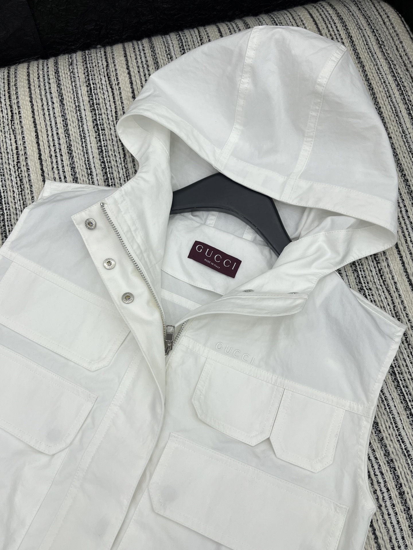 🛒𝐍𝐄𝐖 · 𝟐𝟎𝟐5/爆款现货

原单品质  Gucc*｜25工装风系列款 

极简白调碰撞工装美学，