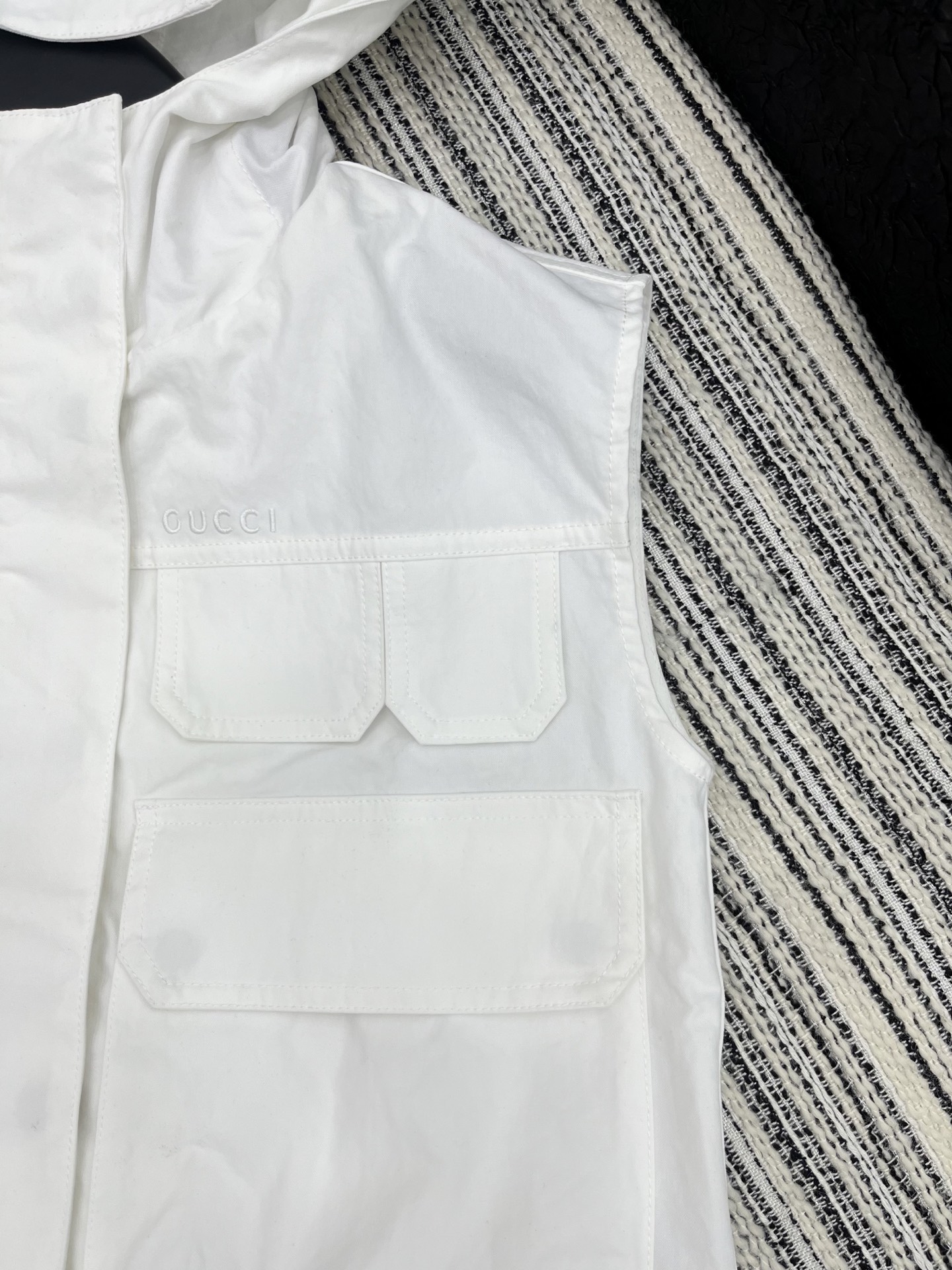 🛒𝐍𝐄𝐖 · 𝟐𝟎𝟐5/爆款现货

原单品质  Gucc*｜25工装风系列款 

极简白调碰撞工装美学，