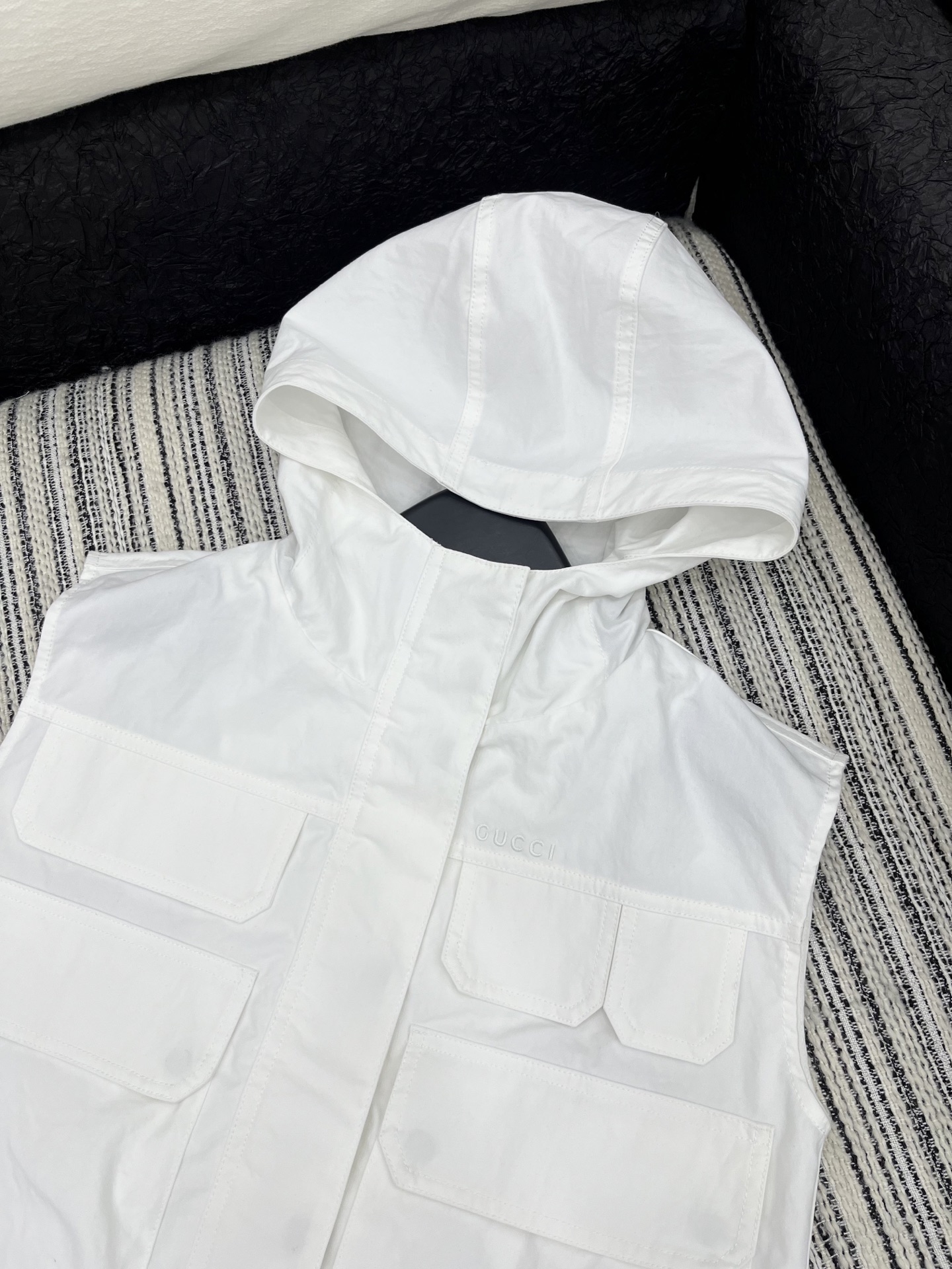 🛒𝐍𝐄𝐖 · 𝟐𝟎𝟐5/爆款现货

原单品质  Gucc*｜25工装风系列款 

极简白调碰撞工装美学，
