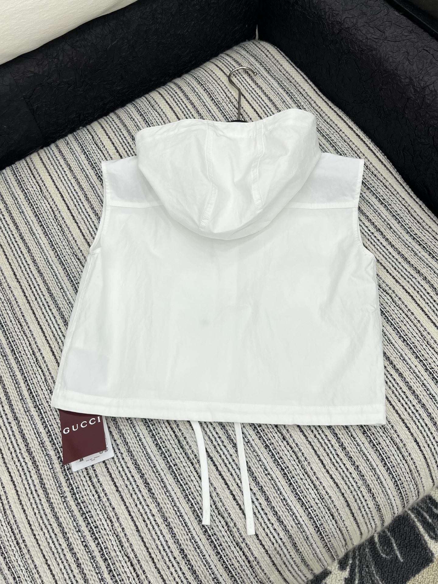 🛒𝐍𝐄𝐖 · 𝟐𝟎𝟐5/爆款现货

原单品质  Gucc*｜25工装风系列款 

极简白调碰撞工装美学，