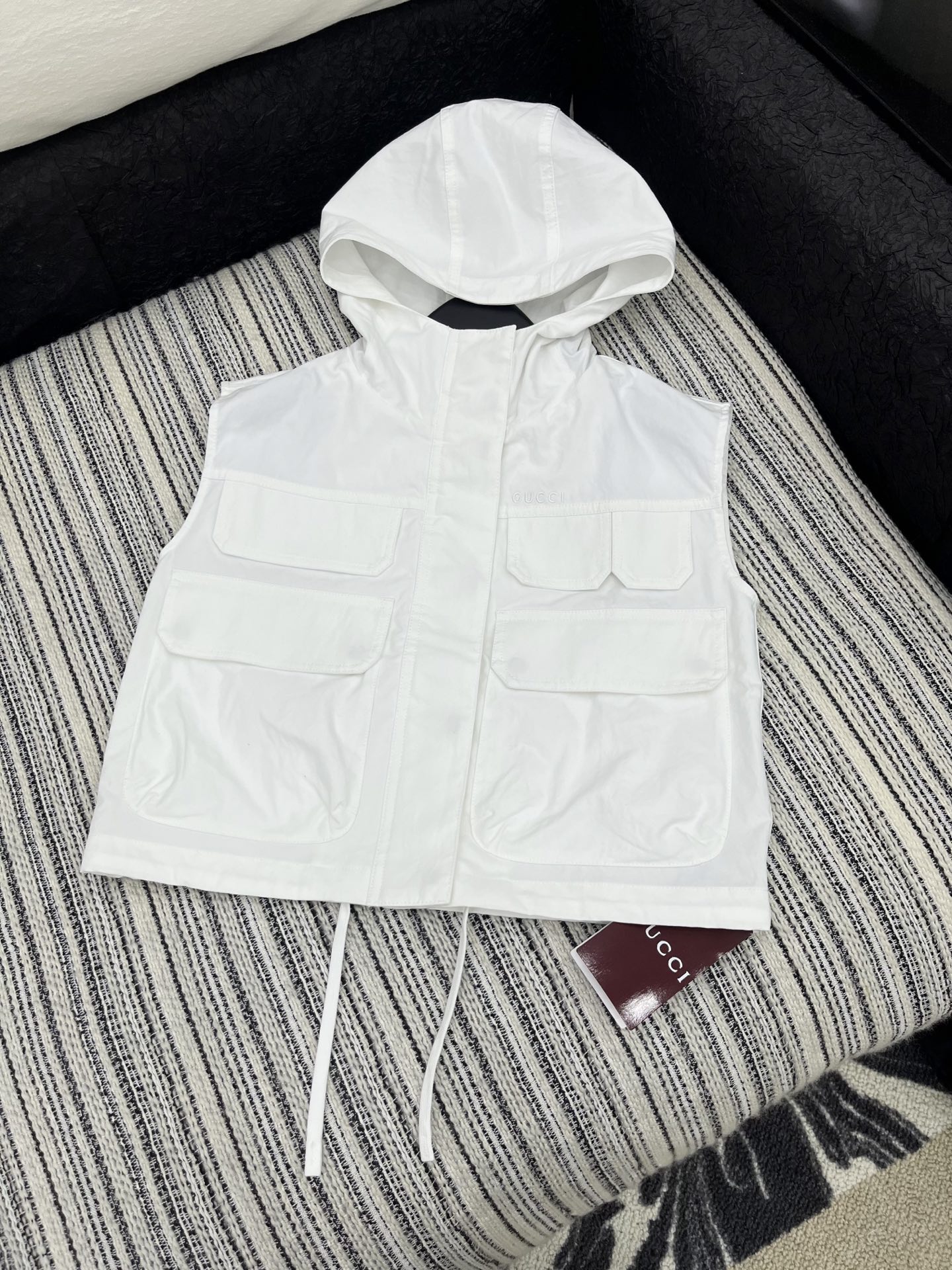 🛒𝐍𝐄𝐖 · 𝟐𝟎𝟐5/爆款现货

原单品质  Gucc*｜25工装风系列款 

极简白调碰撞工装美学，