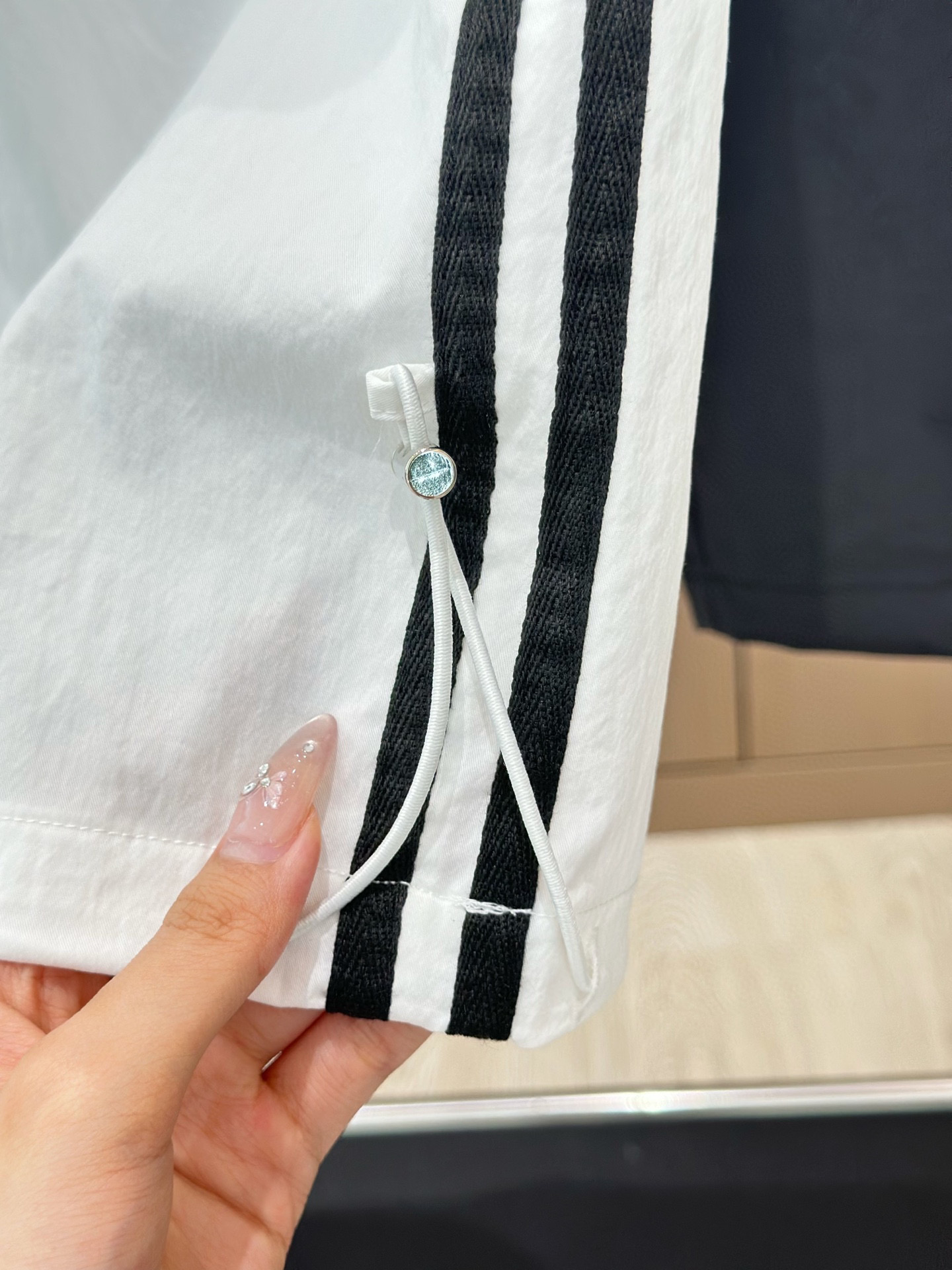 🛒𝐍𝐄𝐖 · 𝟐𝟎𝟐5/爆款现货

原单品质 设计师｜25新款抽绳松紧腰工装式休闲裤
颜色百搭高级 定制