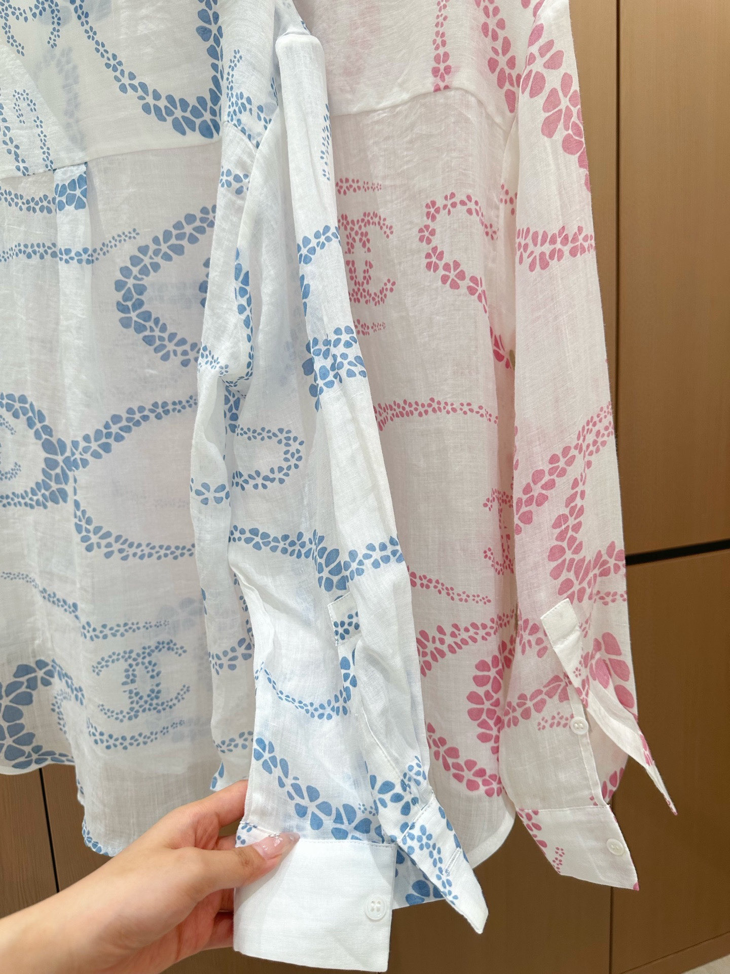 🛒𝐍𝐄𝐖 · 𝟐𝟎𝟐5/爆款现货

原单品质  Chane*｜25新品印花衬衫短裤套装！
高端定制麻料，