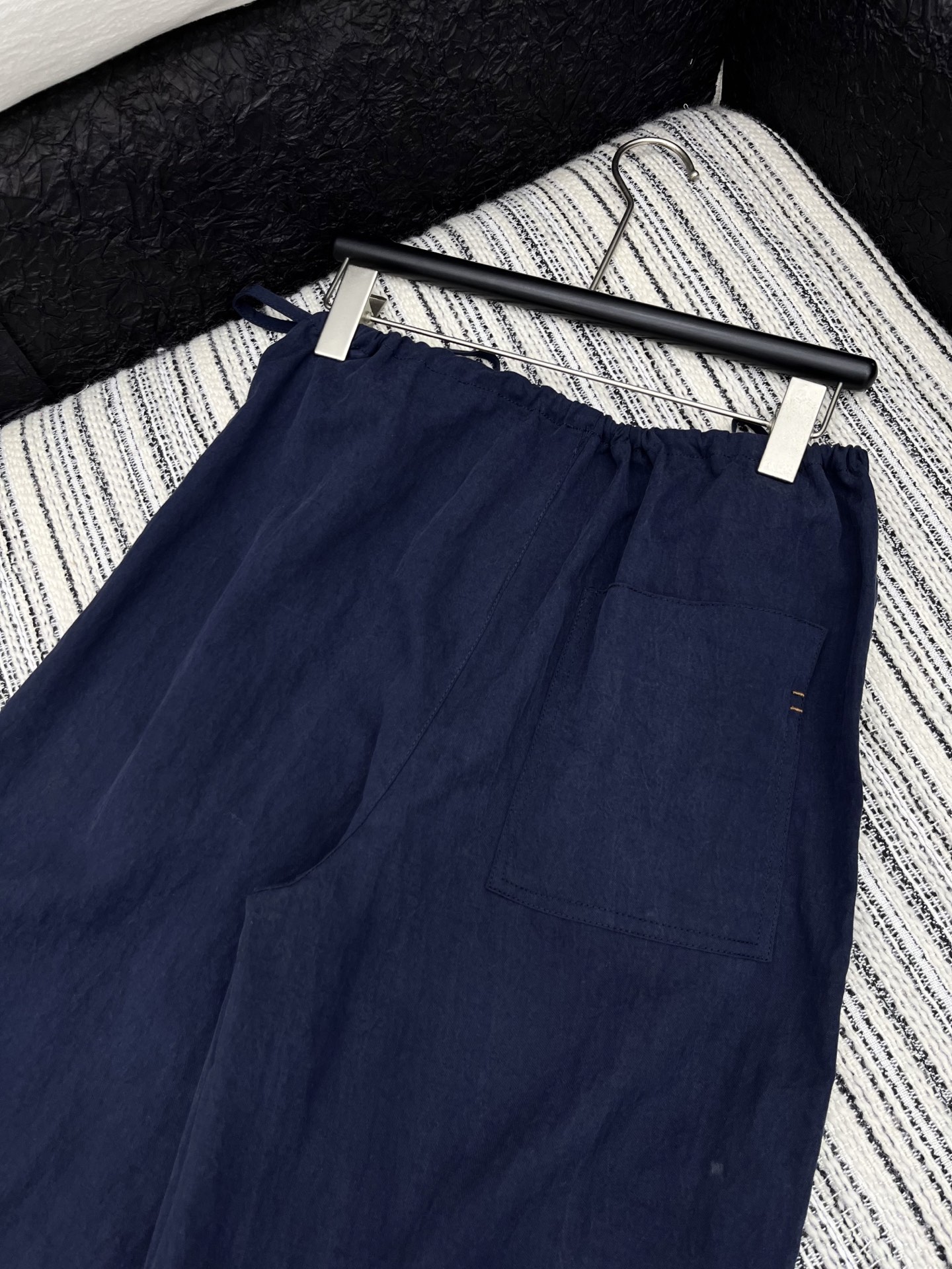 🛒𝐍𝐄𝐖 · 𝟐𝟎𝟐5/爆款现货

原单品质  Loew*｜25新款撞色刺绣休闲裤
颜色百搭高级  定制