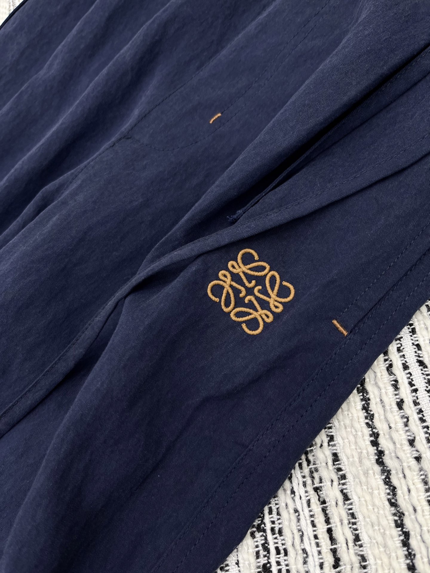 🛒𝐍𝐄𝐖 · 𝟐𝟎𝟐5/爆款现货

原单品质  Loew*｜25新款撞色刺绣休闲裤
颜色百搭高级  定制