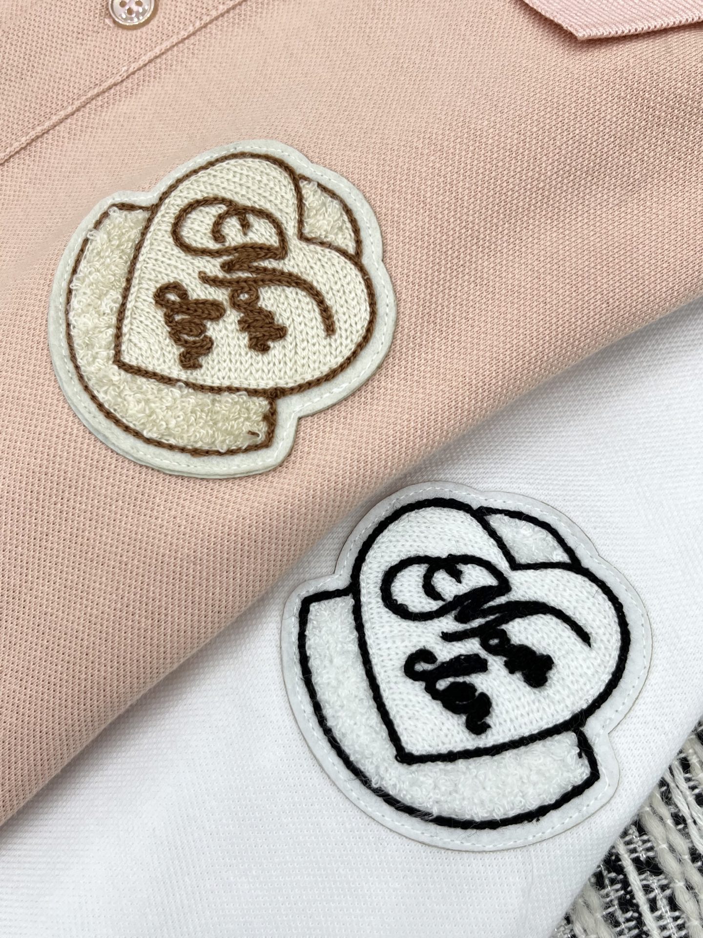 🛒𝐍𝐄𝐖 · 𝟐𝟎𝟐5/爆款现货

原单品质 Mon*｜25新品polo刺绣短袖T恤
精致常规版型上身显