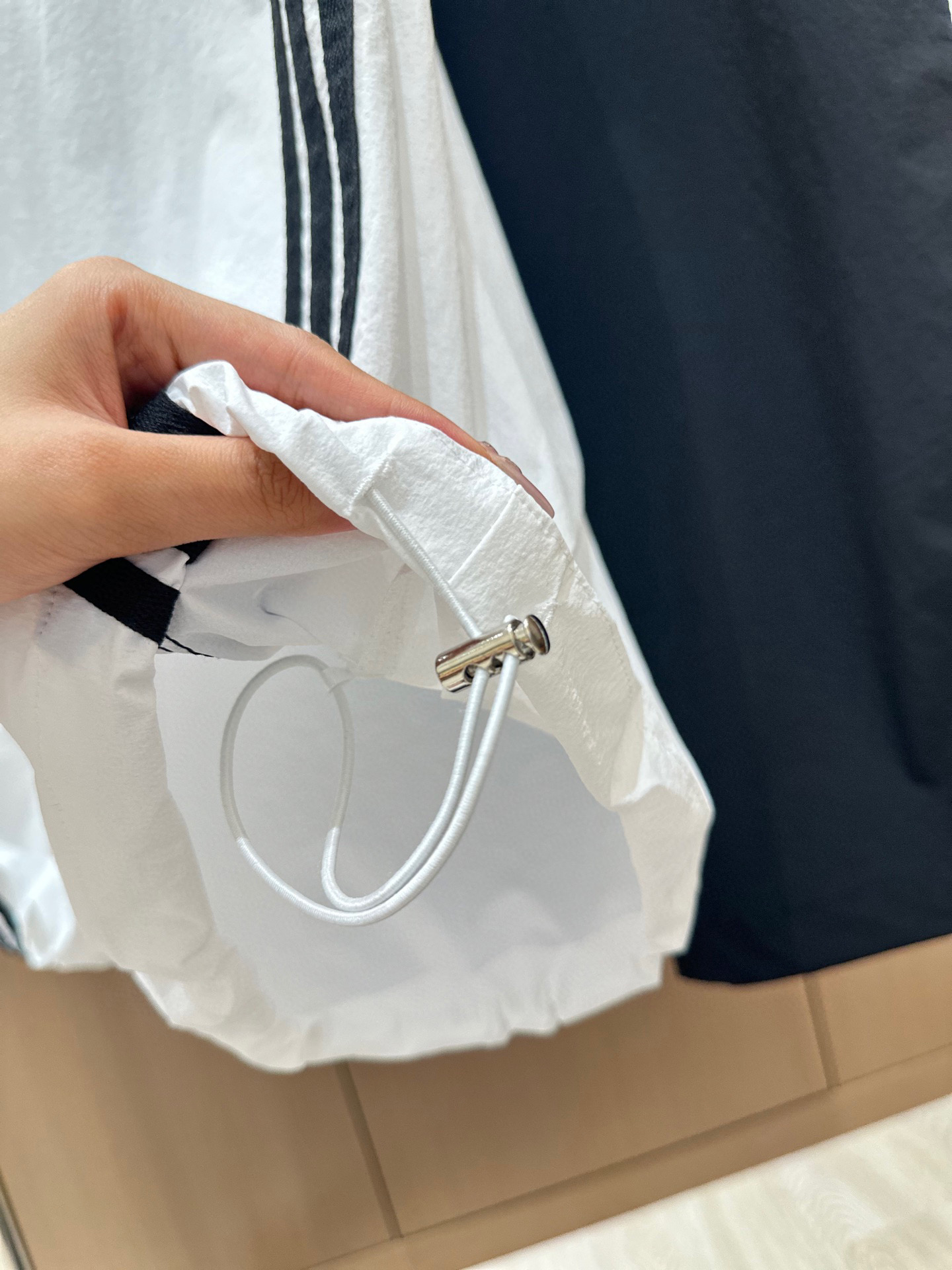 🛒𝐍𝐄𝐖 · 𝟐𝟎𝟐5/爆款现货

原单品质 设计师｜25新款抽绳松紧腰工装式休闲裤
颜色百搭高级 定制