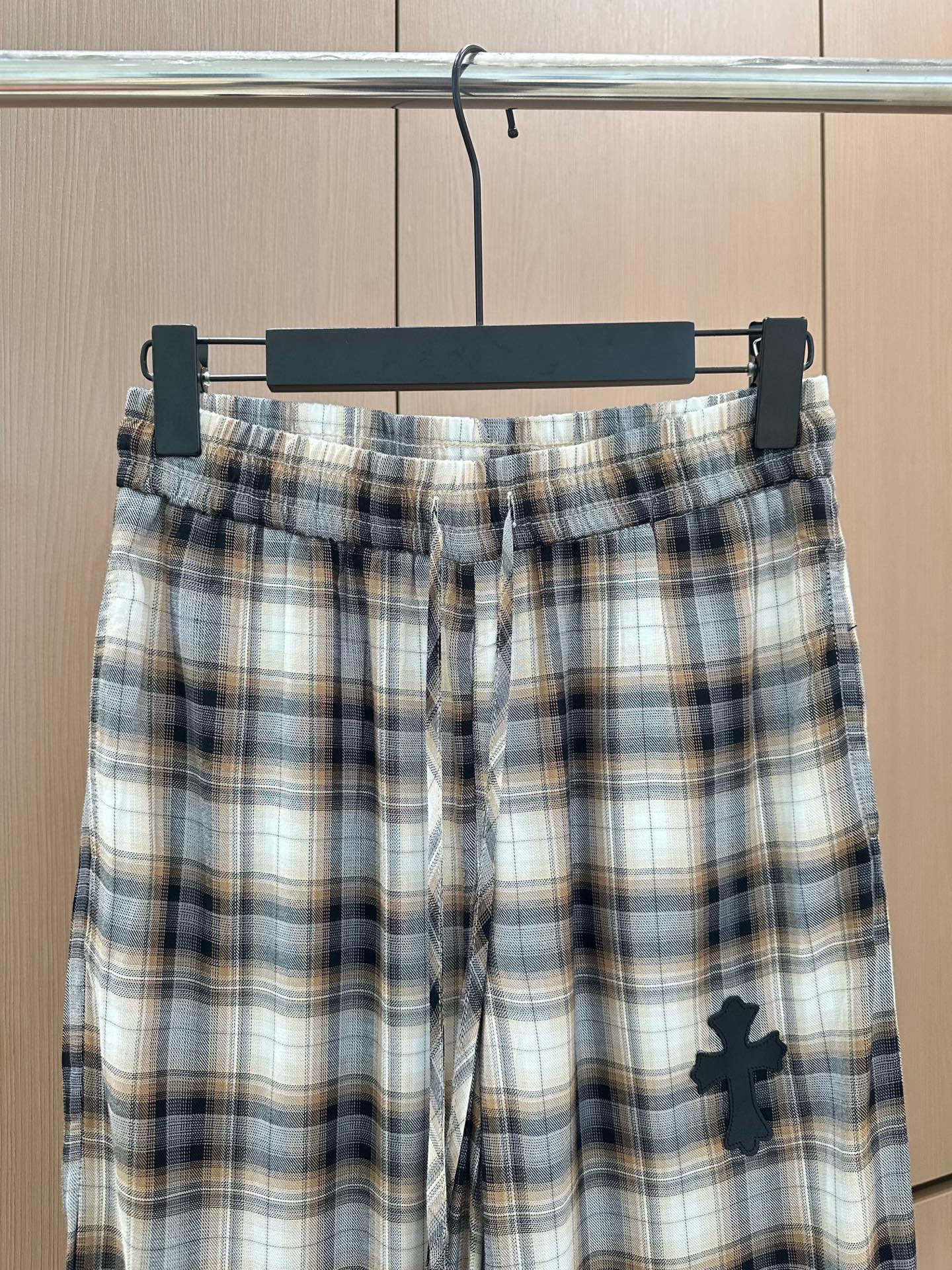 🛒𝐍𝐄𝐖 · 𝟐𝟎𝟐5/爆款现货

原单品质 设计师｜25新款抽绳格纹休闲裤
颜色百搭高级 定制腰带尽显