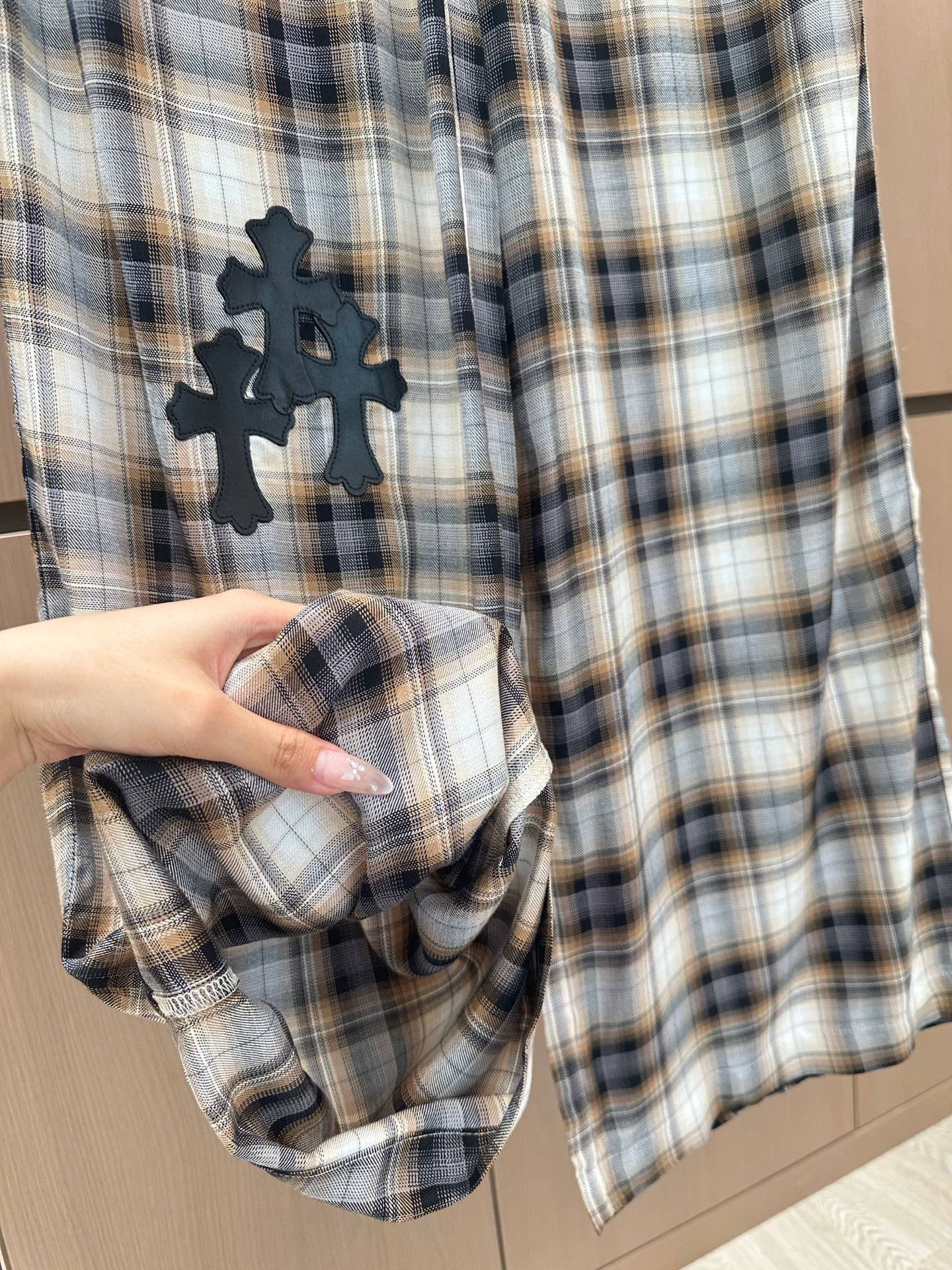 🛒𝐍𝐄𝐖 · 𝟐𝟎𝟐5/爆款现货

原单品质 设计师｜25新款抽绳格纹休闲裤
颜色百搭高级 定制腰带尽显