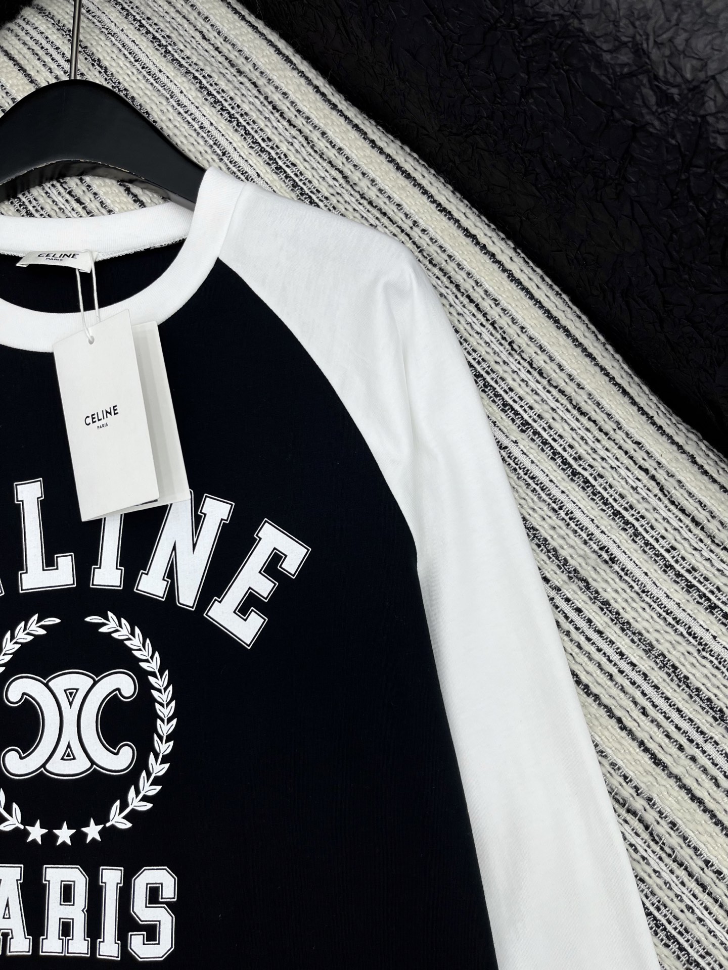 🛒𝐍𝐄𝐖 · 𝟐𝟎𝟐5/爆款现货

原单品质 ｜Celin *精致印花长袖T恤
高级撞色拼接 订制面料 