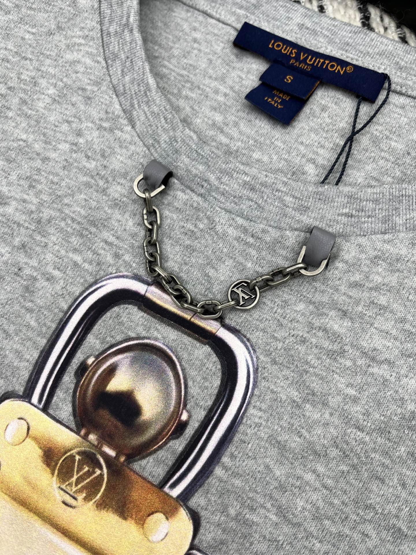 🛒𝐍𝐄𝐖 · 𝟐𝟎𝟐5/爆款现货

原单品质 LV*｜2025新品机器人印花百搭T恤
定制YB全棉材质 