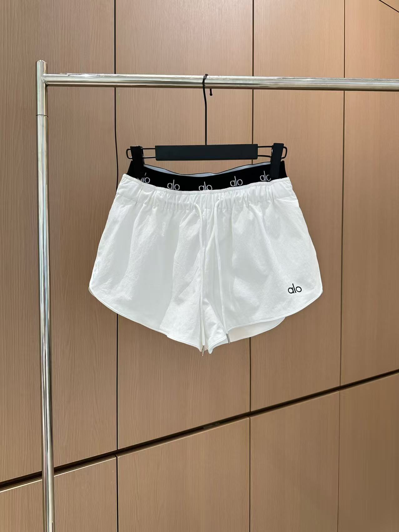 🛒𝐍𝐄𝐖 · 𝟐𝟎𝟐5/爆款现货

原单高品质  alo ｜25新款双腰头印花抽绳短裤
颜色百搭高级  