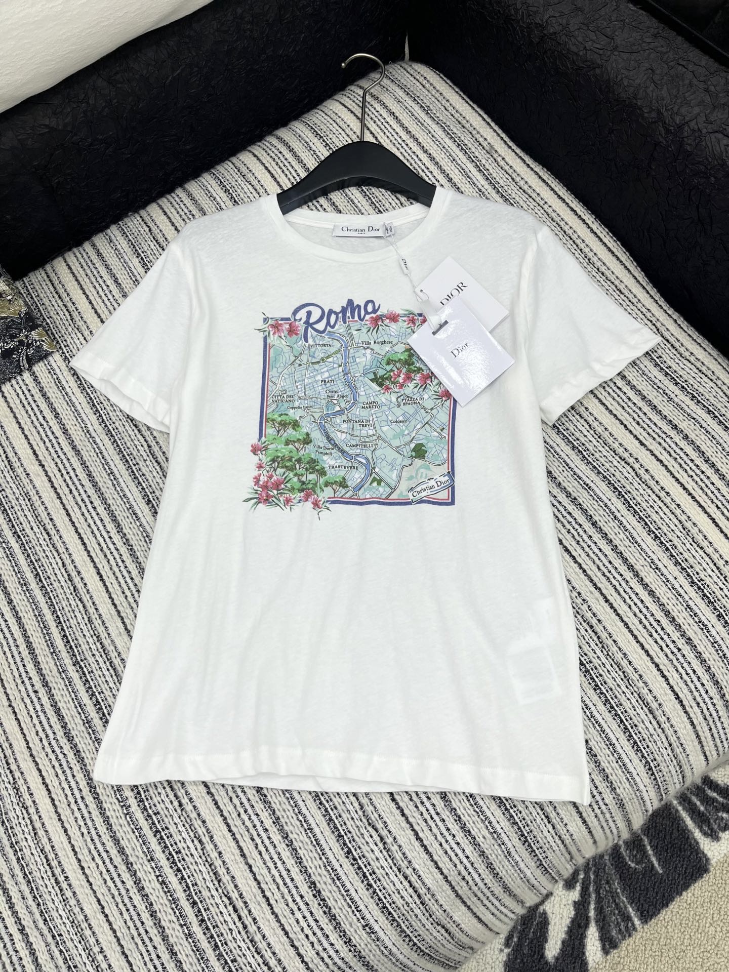 🛒𝐍𝐄𝐖 · 𝟐𝟎𝟐5/爆款现货

原单品质  Dio*｜2025新品城市印花系列圆领洗水𝑇𝑒𝑒
定制Y