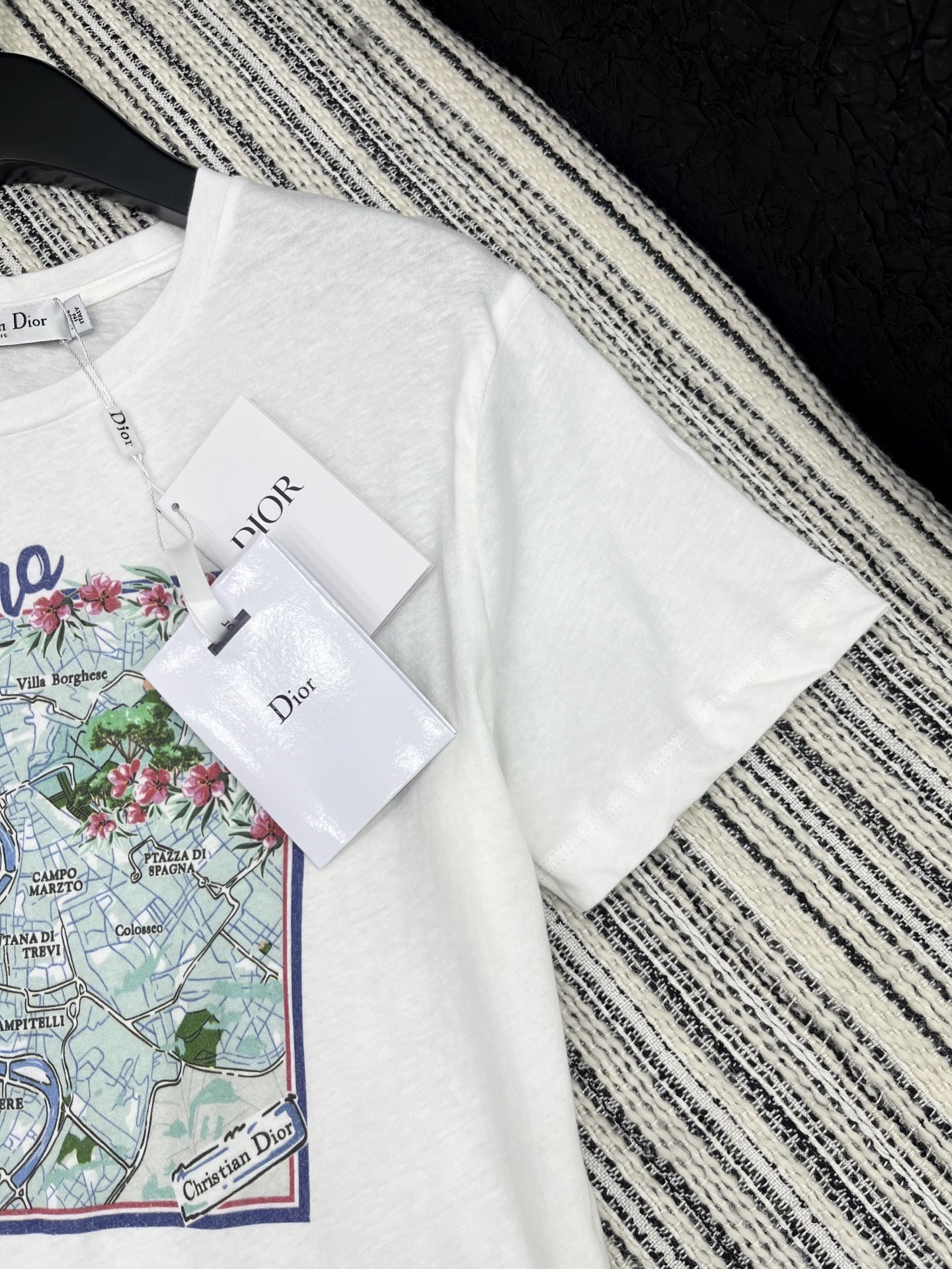 🛒𝐍𝐄𝐖 · 𝟐𝟎𝟐5/爆款现货

原单品质  Dio*｜2025新品城市印花系列圆领洗水𝑇𝑒𝑒
定制Y
