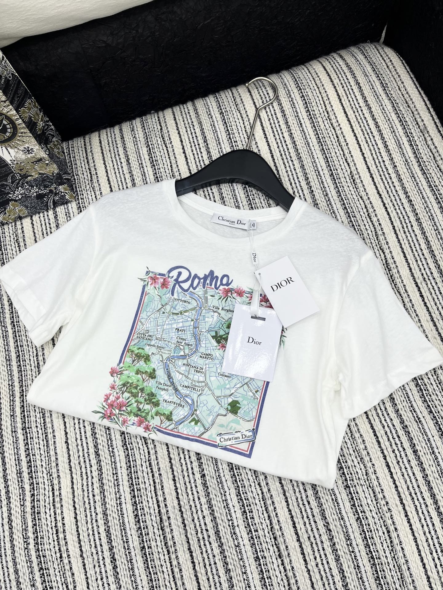 🛒𝐍𝐄𝐖 · 𝟐𝟎𝟐5/爆款现货

原单品质  Dio*｜2025新品城市印花系列圆领洗水𝑇𝑒𝑒
定制Y