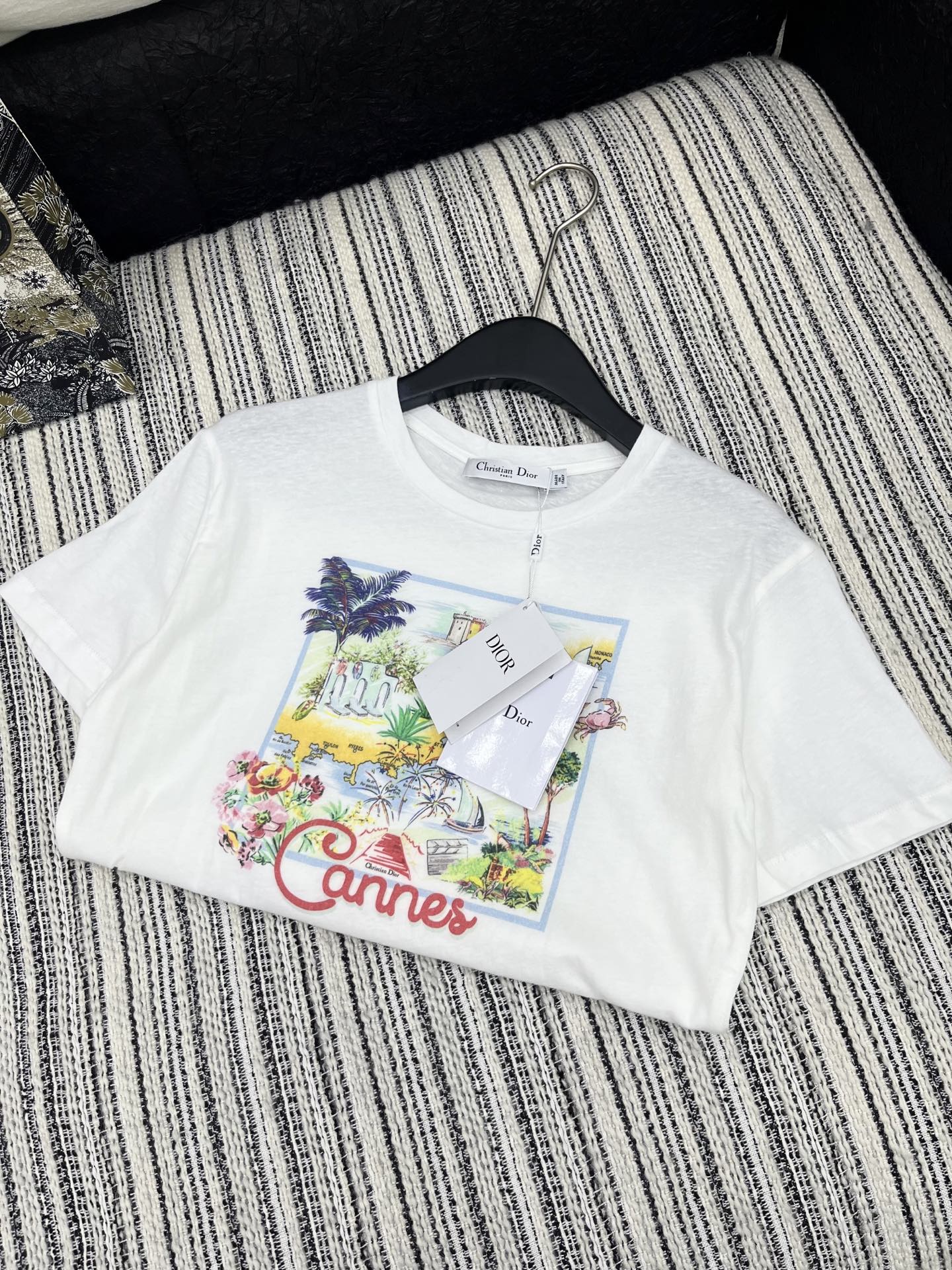🛒𝐍𝐄𝐖 · 𝟐𝟎𝟐5/爆款现货

原单品质  Dio*｜2025新品城市印花系列圆领洗水𝑇𝑒𝑒
定制Y