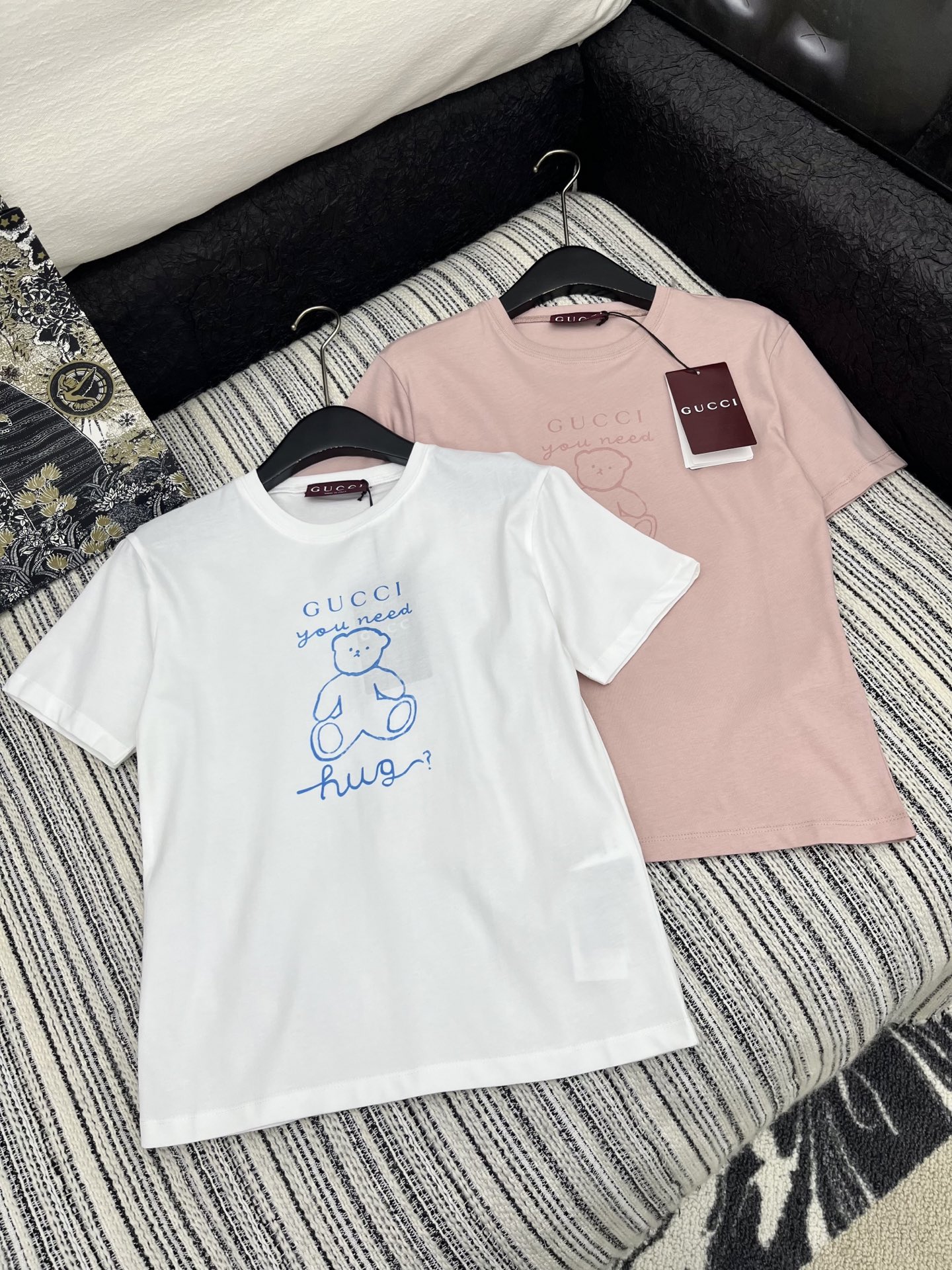 🛒𝐍𝐄𝐖 · 𝟐𝟎𝟐5/爆款现货

原单品质 Gucc*｜25限定系列新品印花短袖T恤
精致版型上身巨显