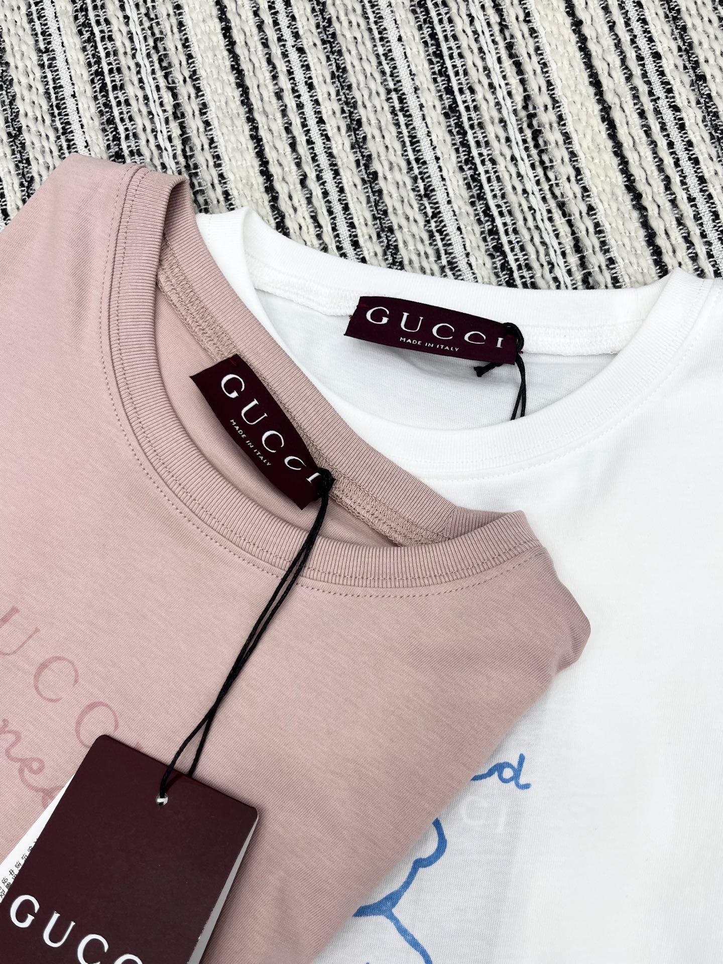 🛒𝐍𝐄𝐖 · 𝟐𝟎𝟐5/爆款现货

原单品质 Gucc*｜25限定系列新品印花短袖T恤
精致版型上身巨显