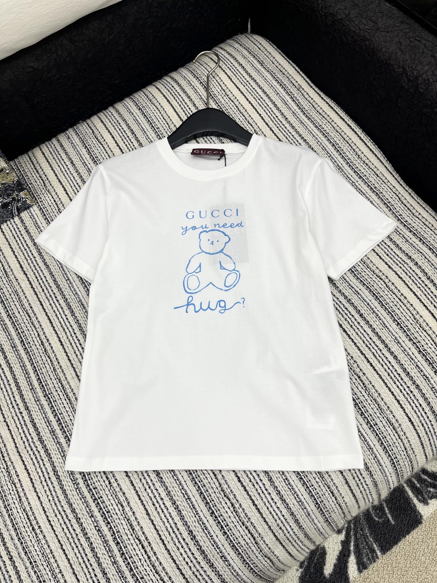 🛒𝐍𝐄𝐖 · 𝟐𝟎𝟐5/爆款现货

原单品质 Gucc*｜25限定系列新品印花短袖T恤
精致版型上身巨显