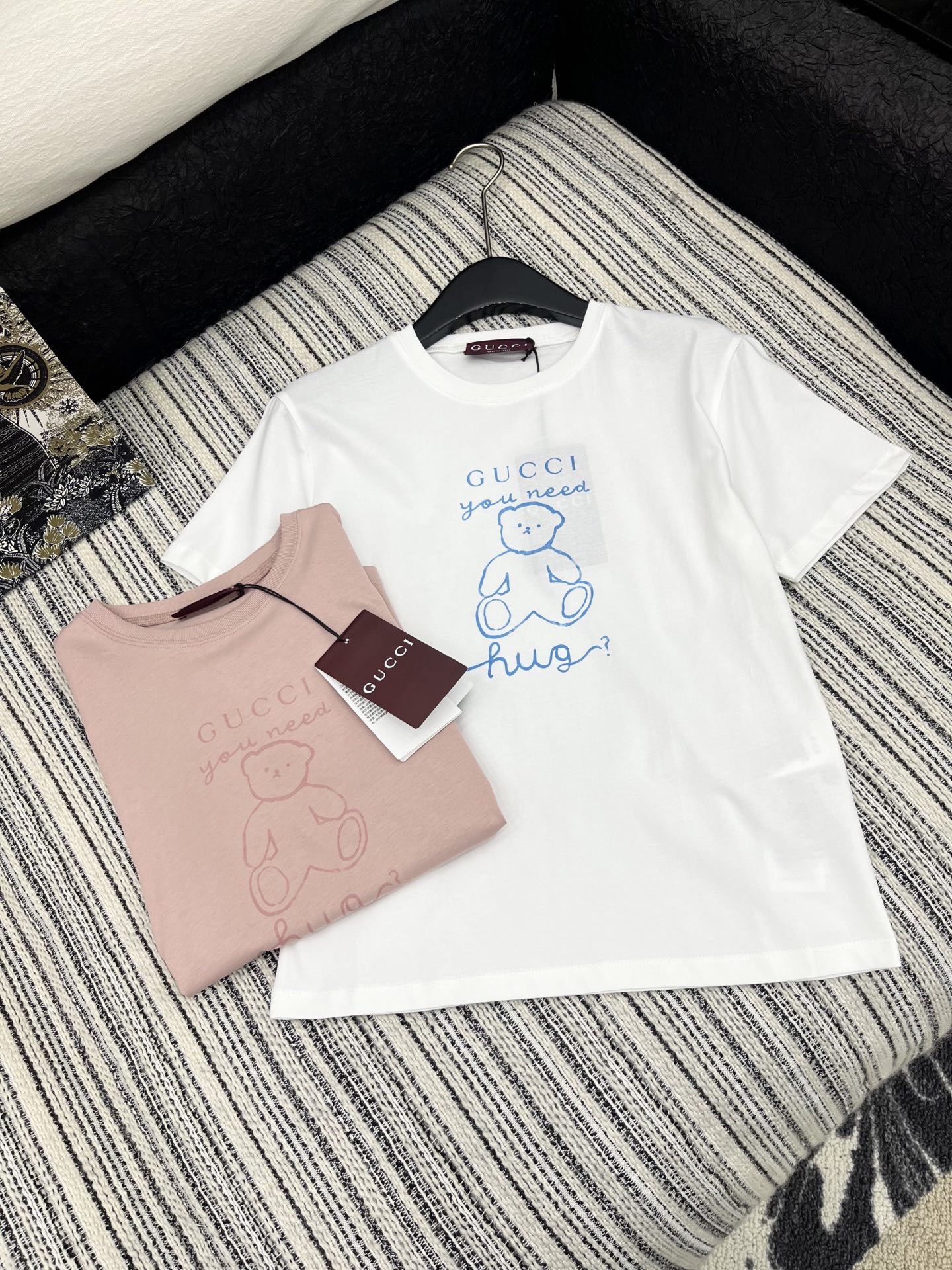 🛒𝐍𝐄𝐖 · 𝟐𝟎𝟐5/爆款现货

原单品质 Gucc*｜25限定系列新品印花短袖T恤
精致版型上身巨显