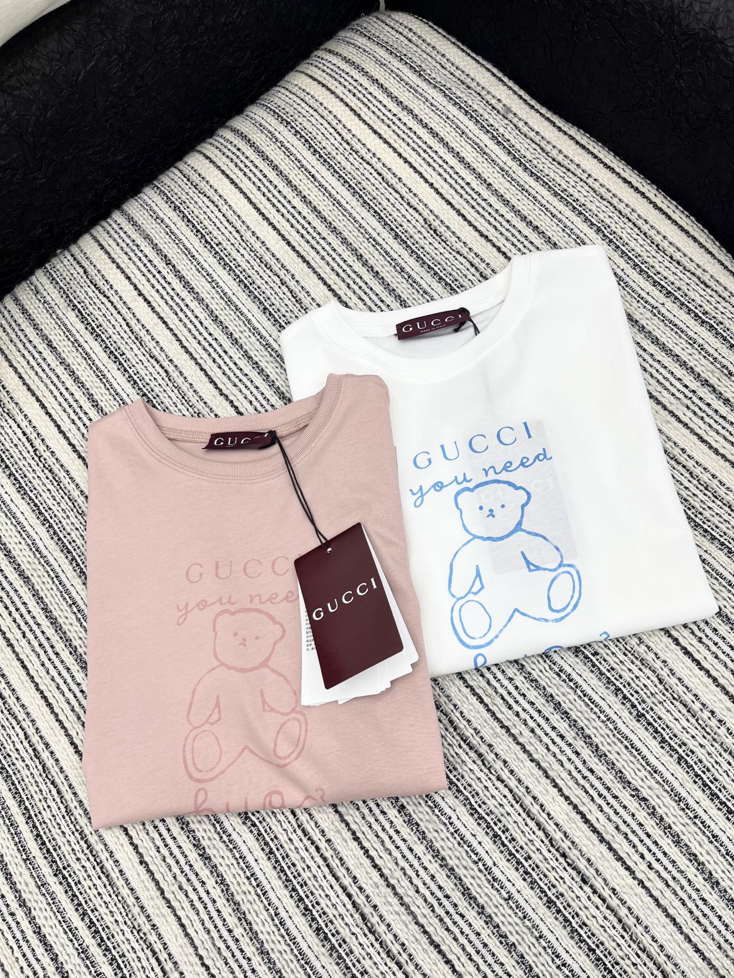 🛒𝐍𝐄𝐖 · 𝟐𝟎𝟐5/爆款现货

原单品质 Gucc*｜25限定系列新品印花短袖T恤
精致版型上身巨显