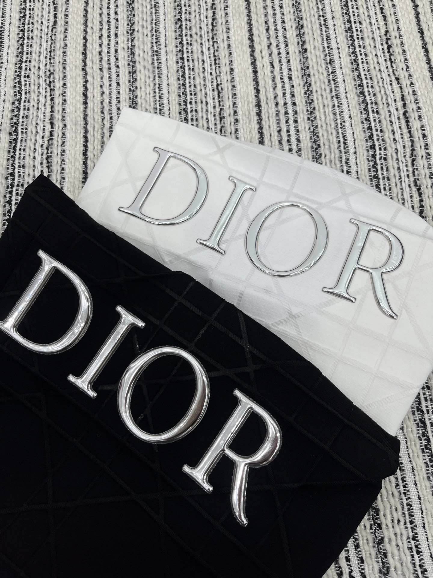 🛒𝐍𝐄𝐖 · 𝟐𝟎𝟐5/爆款现货

原单品质 Dio*｜2025新品圆领短袖𝑇𝑒𝑒
定制YB丝棉材质 透