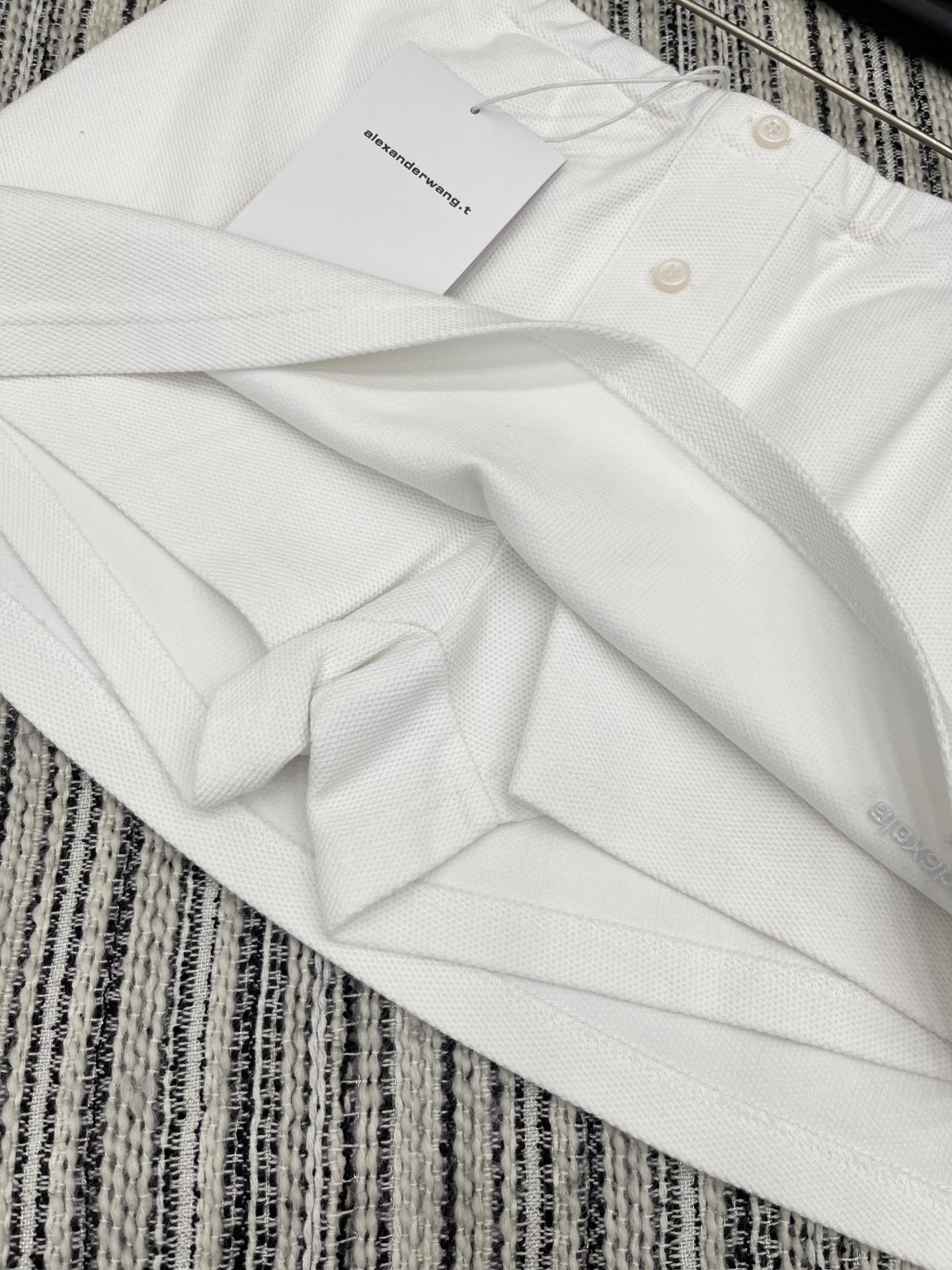🛒𝐍𝐄𝐖 · 𝟐𝟎𝟐5/爆款现货

【原版定制】Alex*｜25运动休闲新品套装！
高端定制翻领短袖，搭