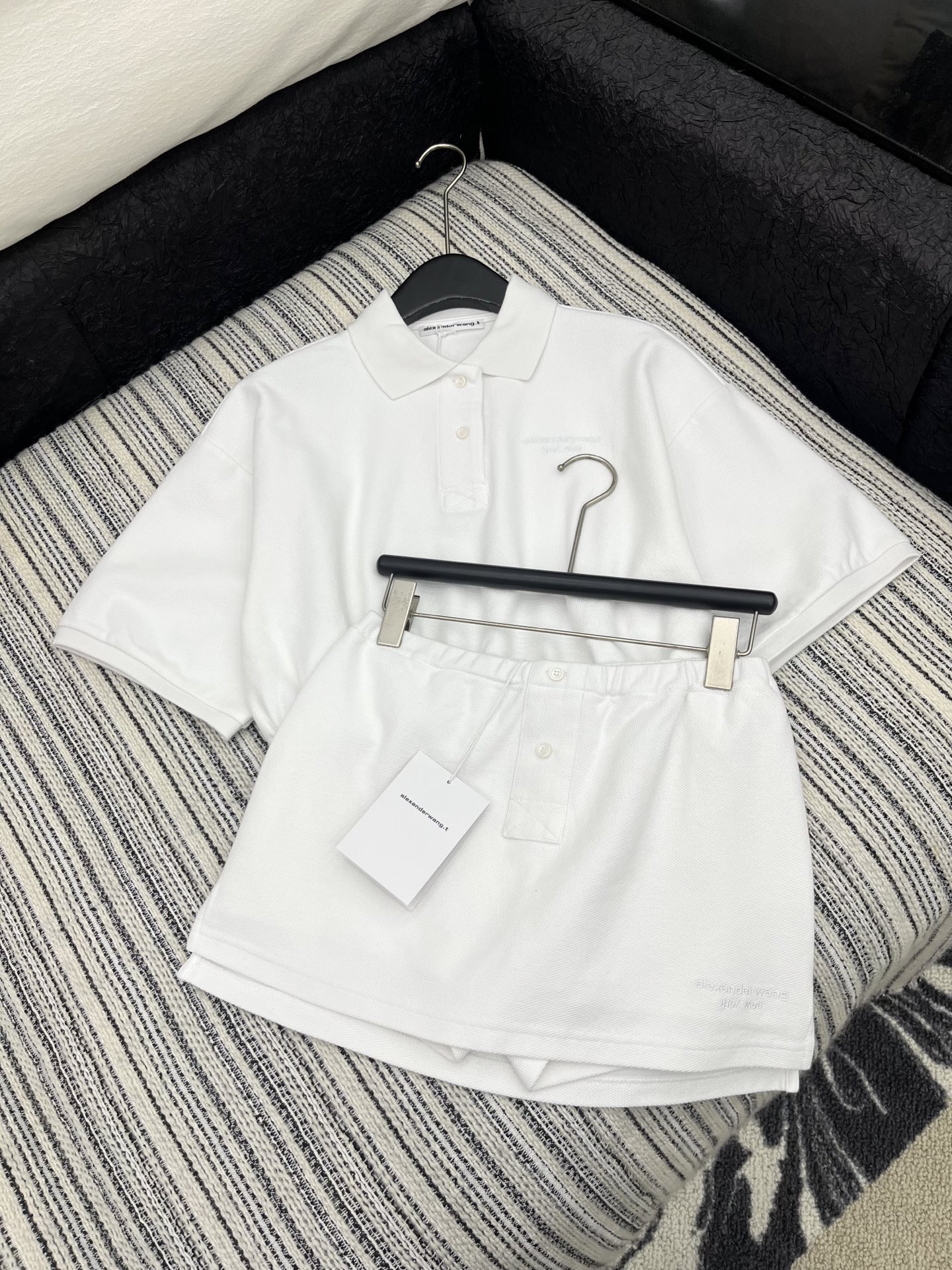 🛒𝐍𝐄𝐖 · 𝟐𝟎𝟐5/爆款现货

【原版定制】Alex*｜25运动休闲新品套装！
高端定制翻领短袖，搭