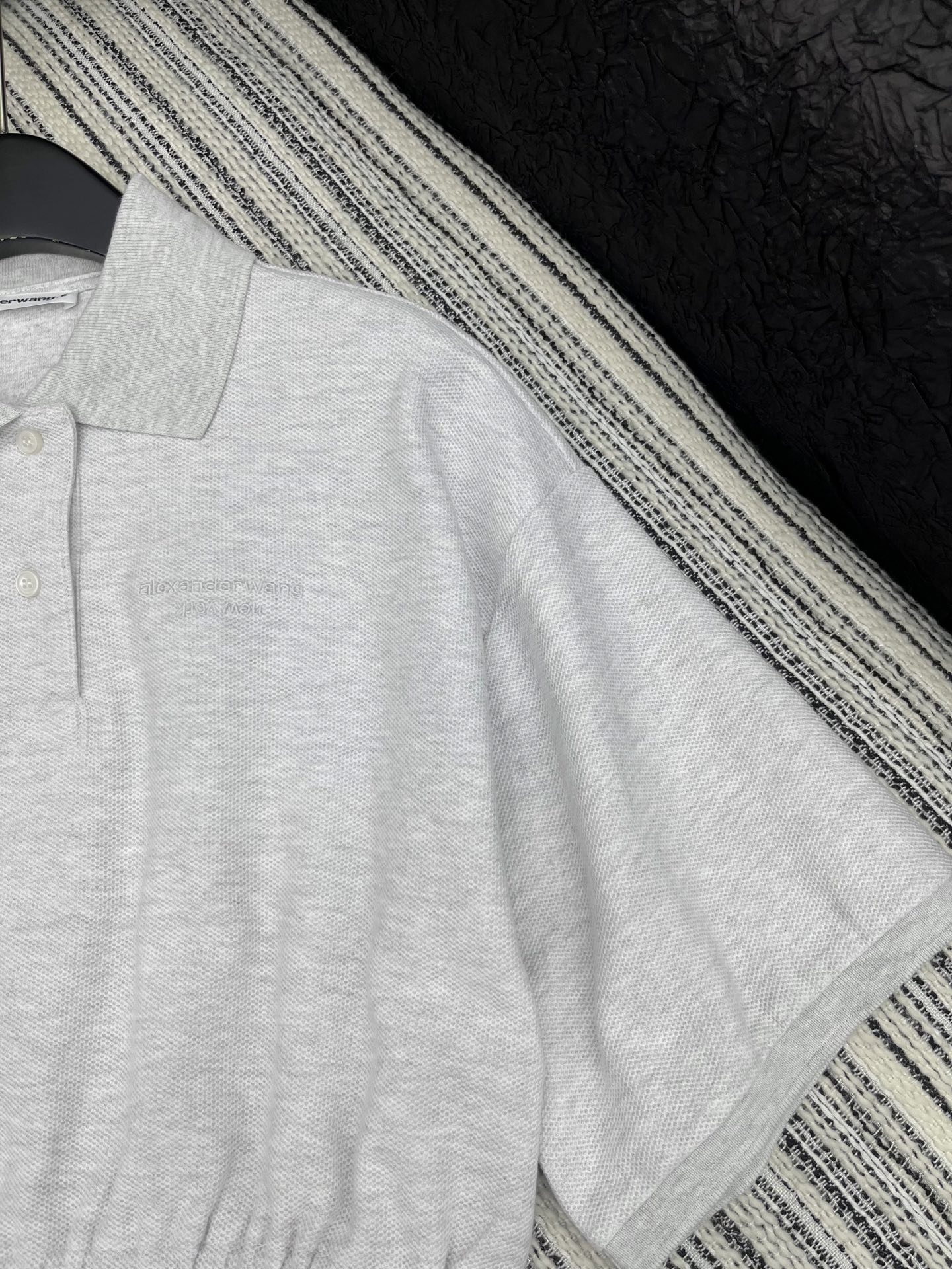 🛒𝐍𝐄𝐖 · 𝟐𝟎𝟐5/爆款现货

【原版定制】Alex*｜25运动休闲新品套装！
高端定制翻领短袖，搭