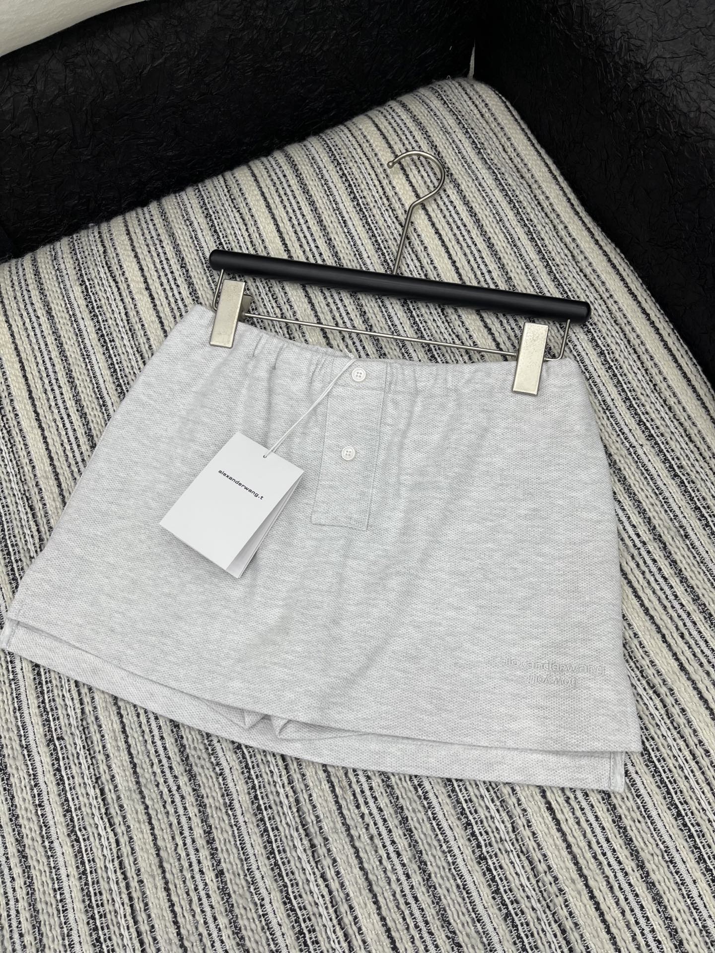 🛒𝐍𝐄𝐖 · 𝟐𝟎𝟐5/爆款现货

【原版定制】Alex*｜25运动休闲新品套装！
高端定制翻领短袖，搭