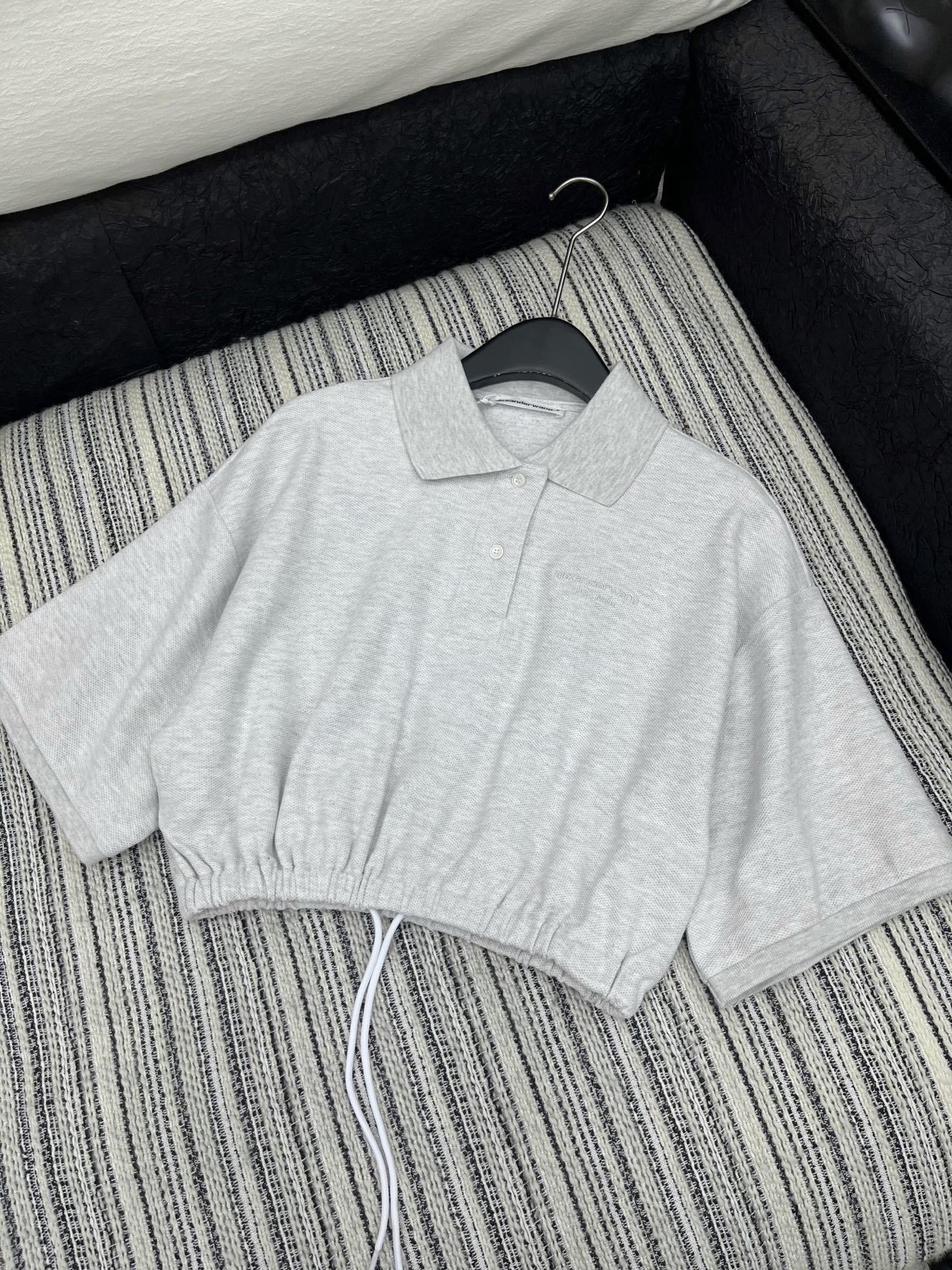 🛒𝐍𝐄𝐖 · 𝟐𝟎𝟐5/爆款现货

【原版定制】Alex*｜25运动休闲新品套装！
高端定制翻领短袖，搭
