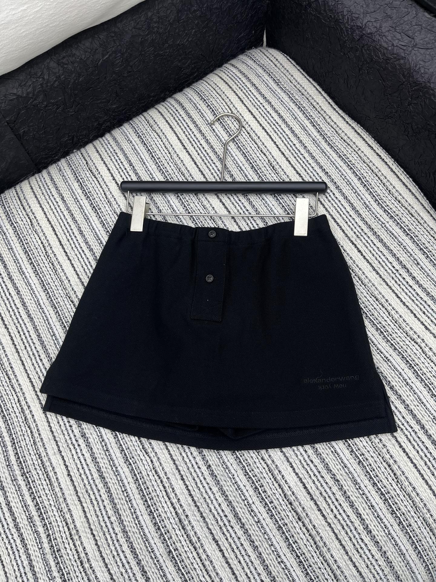 🛒𝐍𝐄𝐖 · 𝟐𝟎𝟐5/爆款现货

【原版定制】Alex*｜25运动休闲新品套装！
高端定制翻领短袖，搭