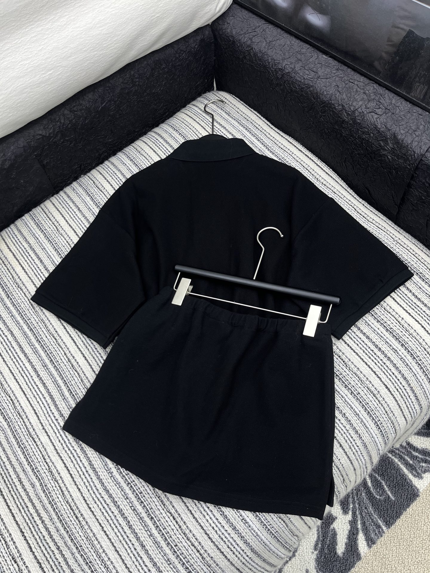 🛒𝐍𝐄𝐖 · 𝟐𝟎𝟐5/爆款现货

【原版定制】Alex*｜25运动休闲新品套装！
高端定制翻领短袖，搭