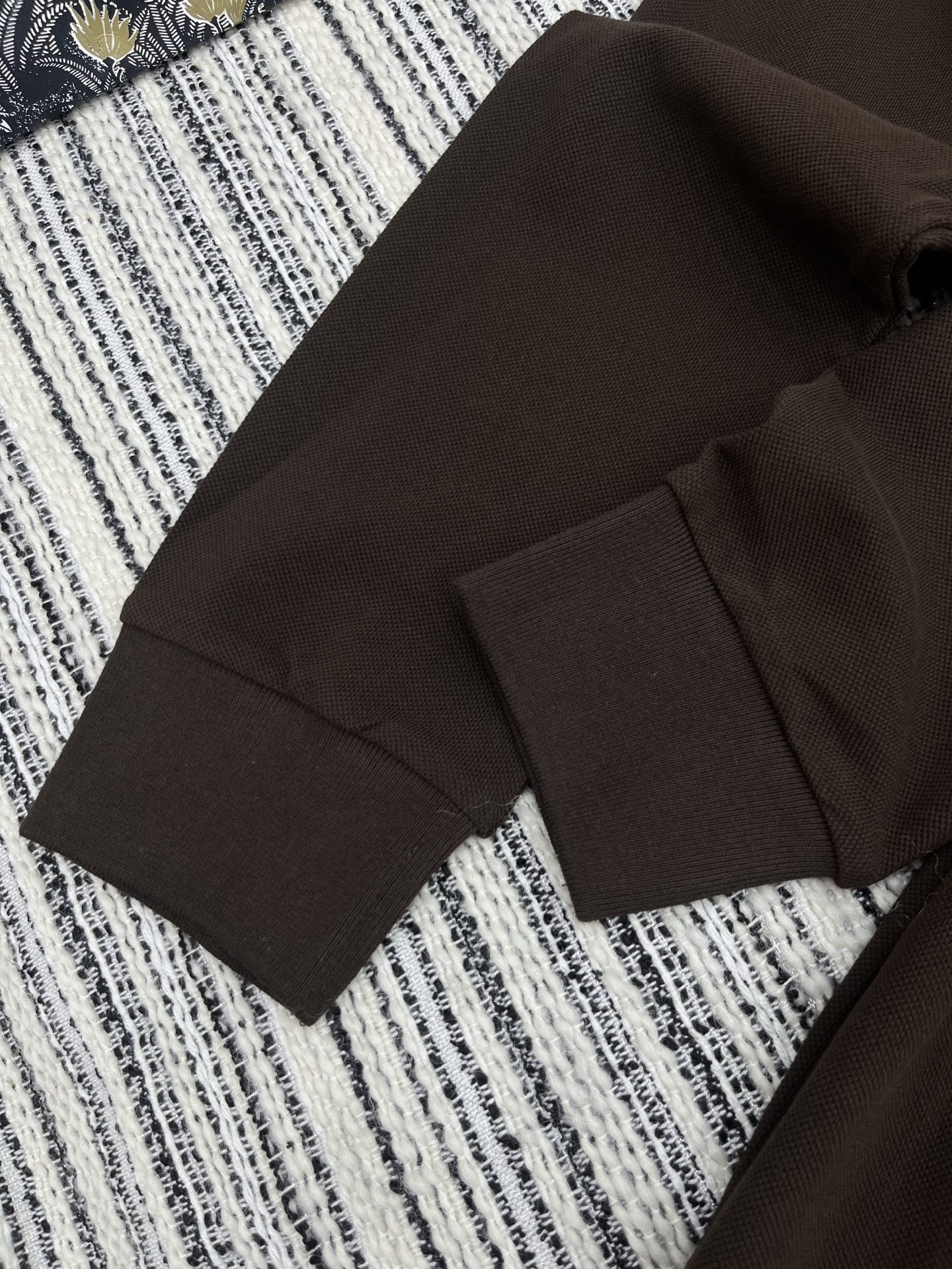 🛒𝐍𝐄𝐖 · 𝟐𝟎𝟐5/爆款现货

【原版定制】   Miu Mi*｜25新款气质收腰长款polo连衣裙