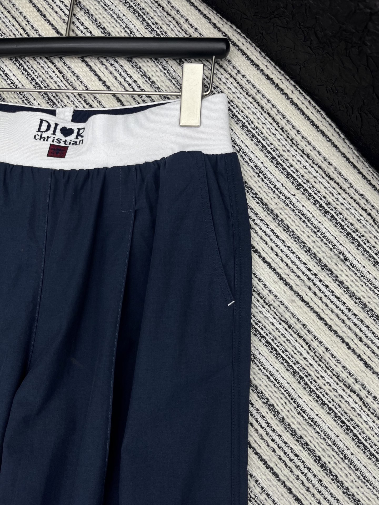 🛒𝐍𝐄𝐖 · 𝟐𝟎𝟐5/爆款现货

原单品质  Dio*｜25新款撞色松紧织带休闲裤
颜色百搭高级  定