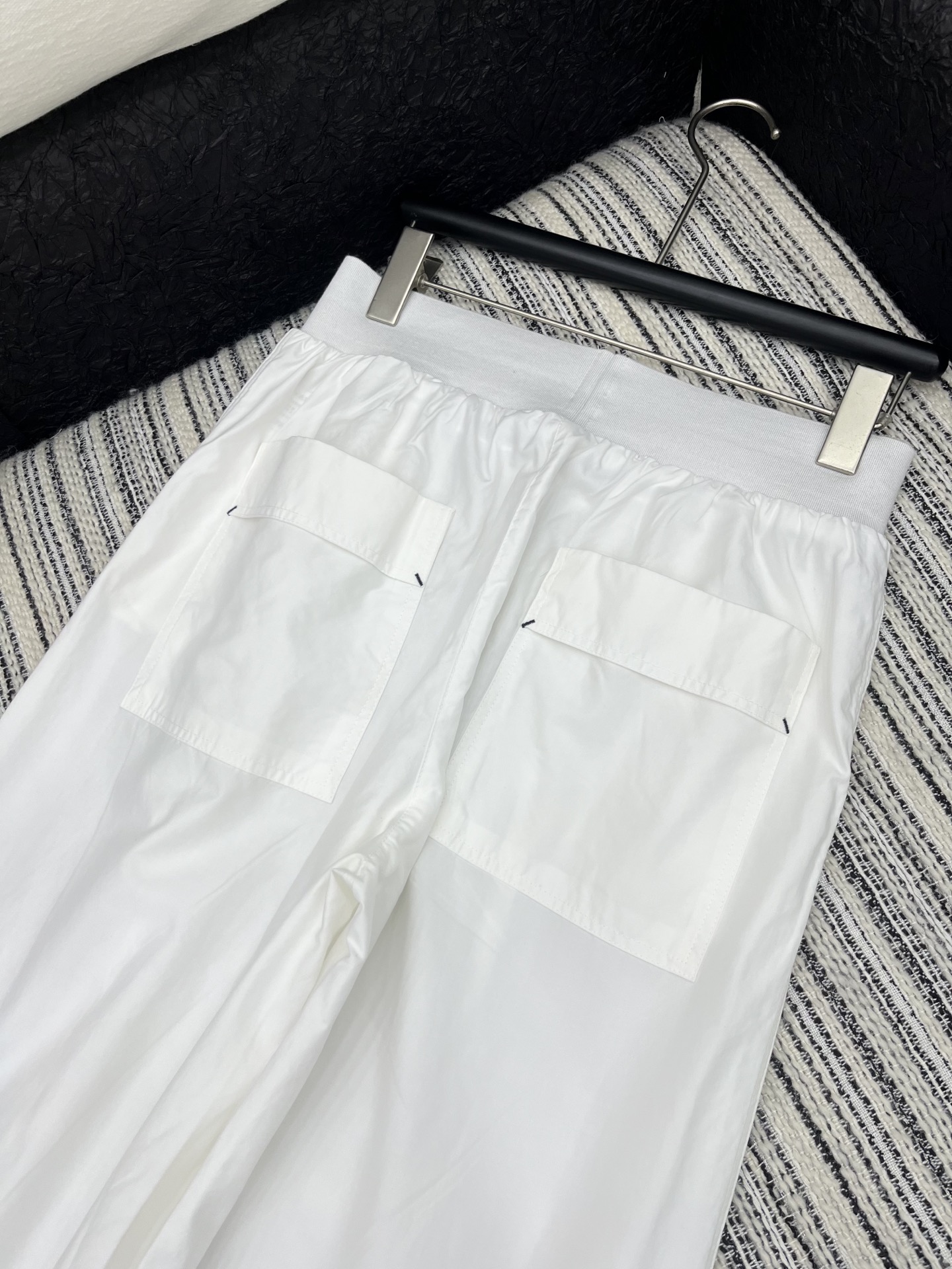 🛒𝐍𝐄𝐖 · 𝟐𝟎𝟐5/爆款现货

原单品质  Dio*｜25新款撞色松紧织带休闲裤
颜色百搭高级  定