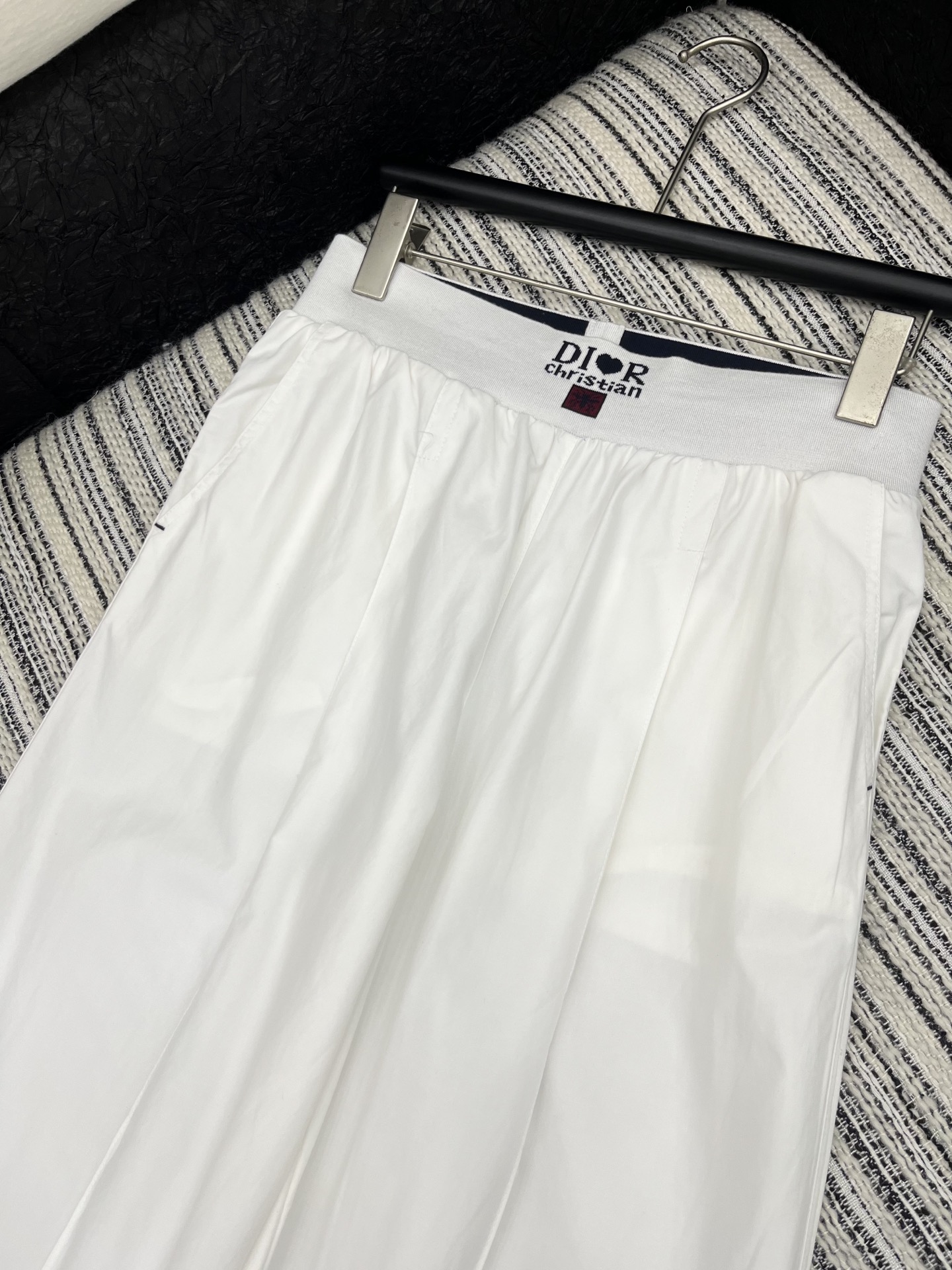 🛒𝐍𝐄𝐖 · 𝟐𝟎𝟐5/爆款现货

原单品质  Dio*｜25新款撞色松紧织带休闲裤
颜色百搭高级  定