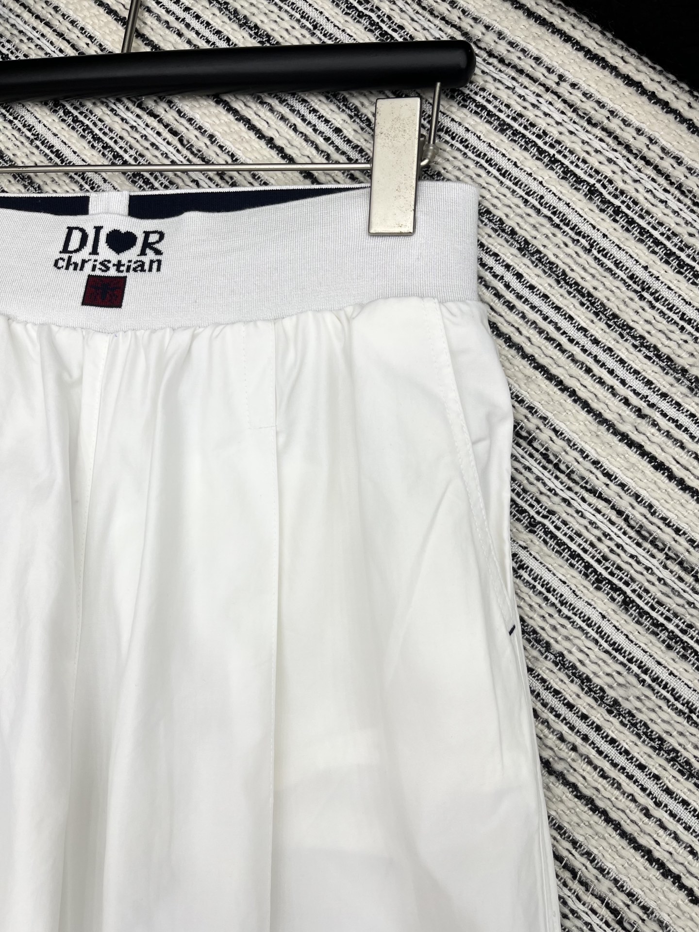 🛒𝐍𝐄𝐖 · 𝟐𝟎𝟐5/爆款现货

原单品质  Dio*｜25新款撞色松紧织带休闲裤
颜色百搭高级  定