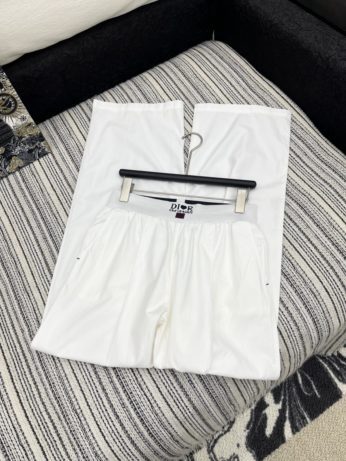 🛒𝐍𝐄𝐖 · 𝟐𝟎𝟐5/爆款现货

原单品质  Dio*｜25新款撞色松紧织带休闲裤
颜色百搭高级  定