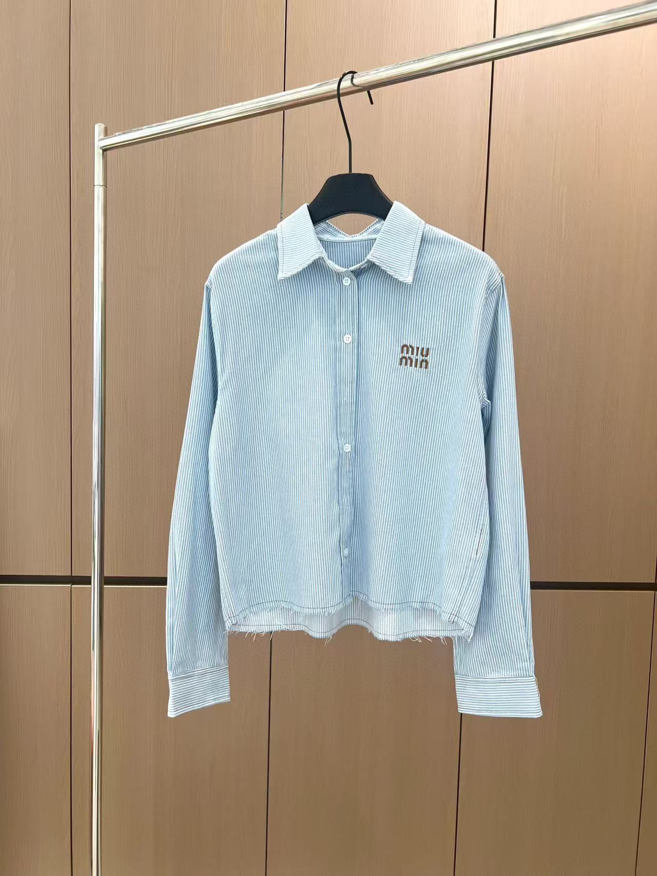 🛒𝐍𝐄𝐖 · 𝟐𝟎𝟐5/爆款现货

原单品质  设计师｜25新品条纹衬衫短裤套装！
高端定制面料，搭配松