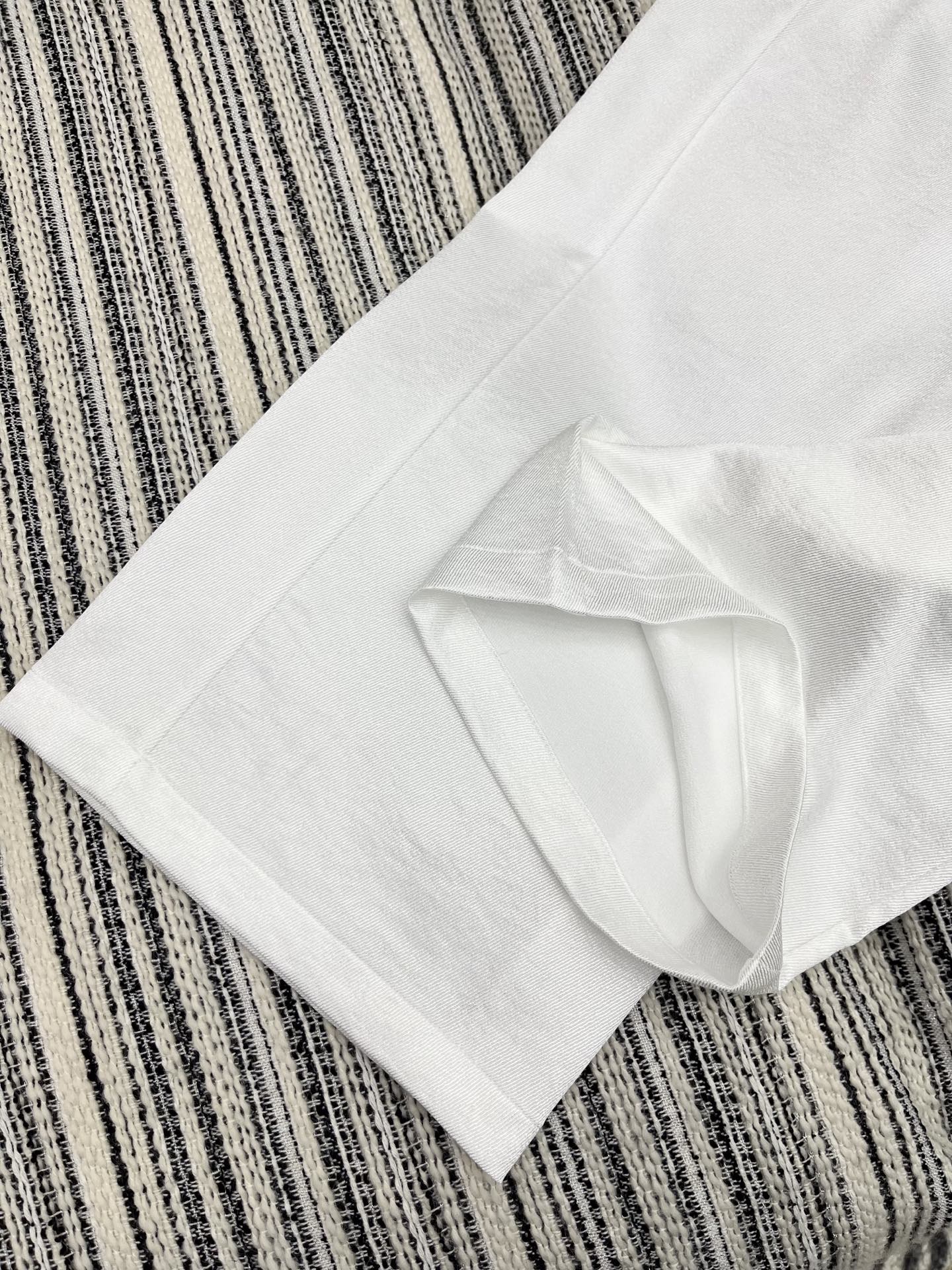 🛒𝐍𝐄𝐖 · 𝟐𝟎𝟐5/爆款现货

原单品质  Chane*｜25新款抽绳松紧休闲裤
颜色百搭高级  定