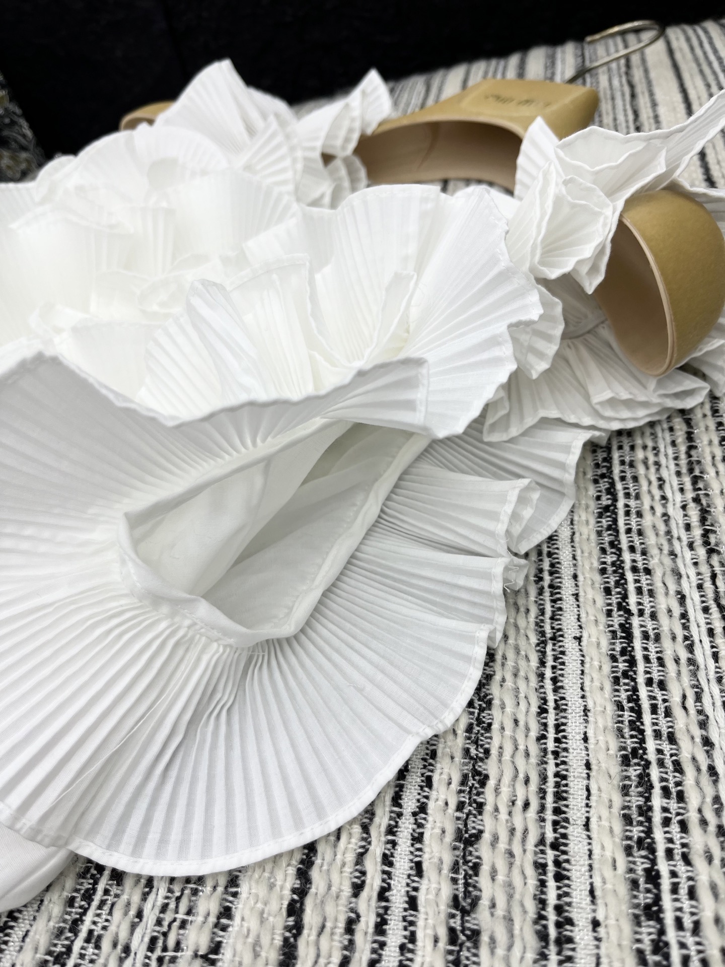 🛒𝐍𝐄𝐖 · 𝟐𝟎𝟐5/爆款现货

原单品质  Zim*｜25高级手工坊宫廷风荷叶花边衬衫
高定面料 方