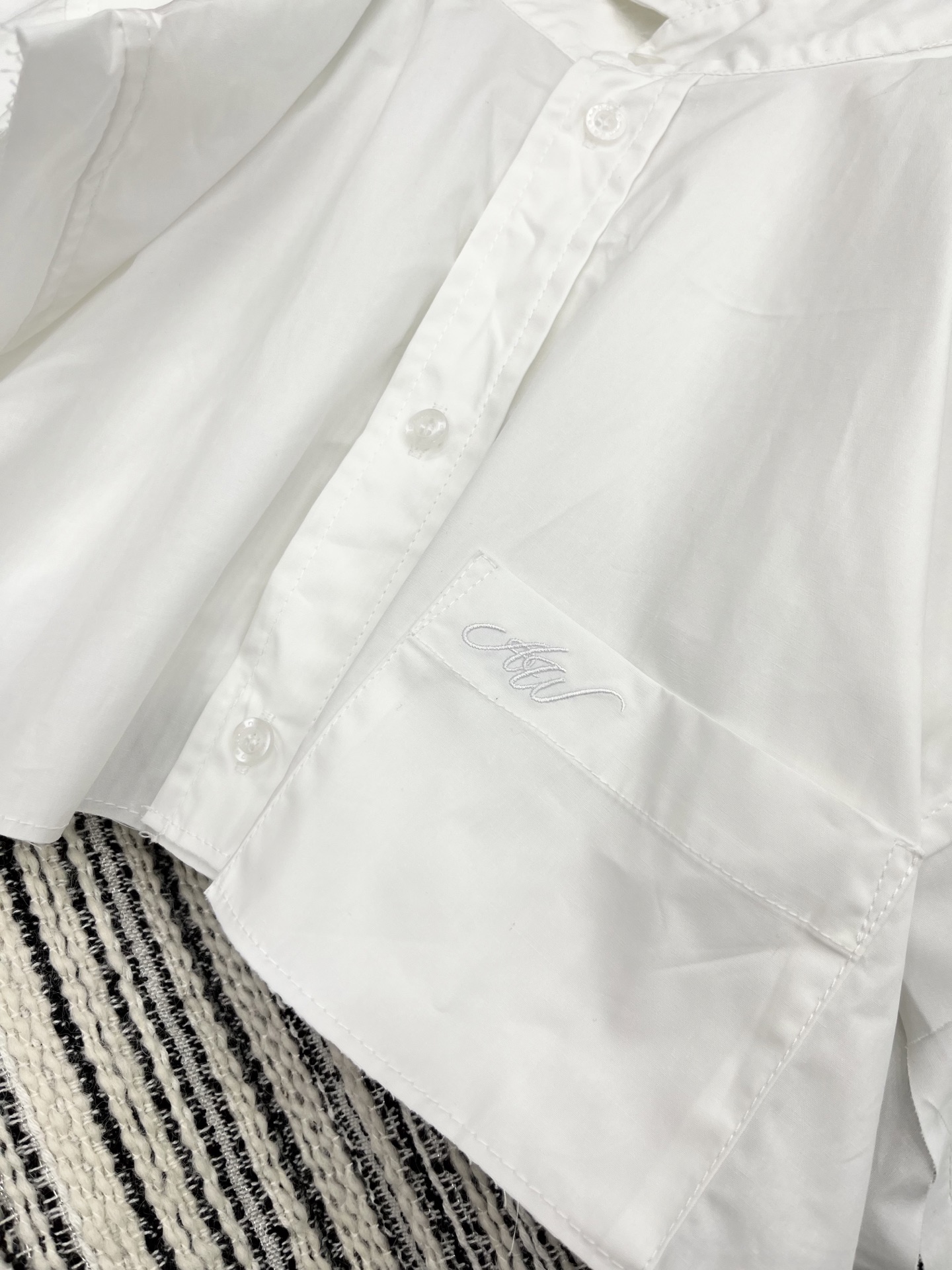 🛒𝐍𝐄𝐖 · 𝟐𝟎𝟐5/爆款现货

原单品质  Alex*｜25新品系列错层收腰衬衫连衣裙
最美的气质女