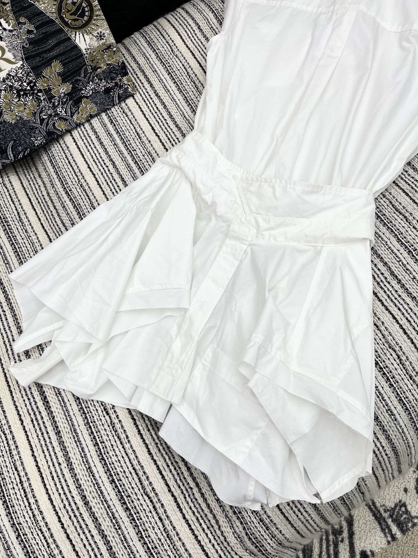 🛒𝐍𝐄𝐖 · 𝟐𝟎𝟐5/爆款现货

原单品质  Alex*｜25新品系列错层收腰衬衫连衣裙
最美的气质女