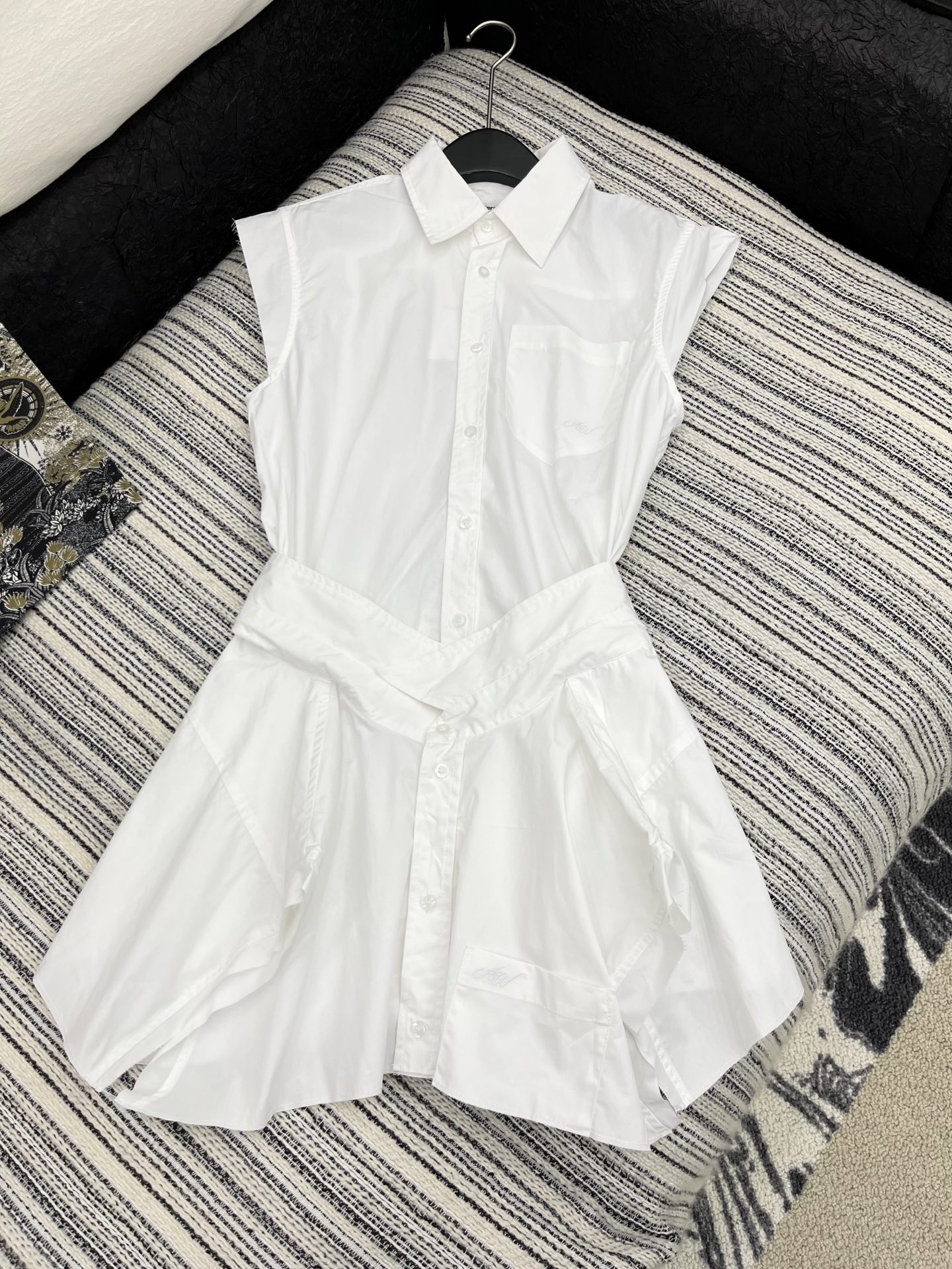 🛒𝐍𝐄𝐖 · 𝟐𝟎𝟐5/爆款现货

原单品质  Alex*｜25新品系列错层收腰衬衫连衣裙
最美的气质女
