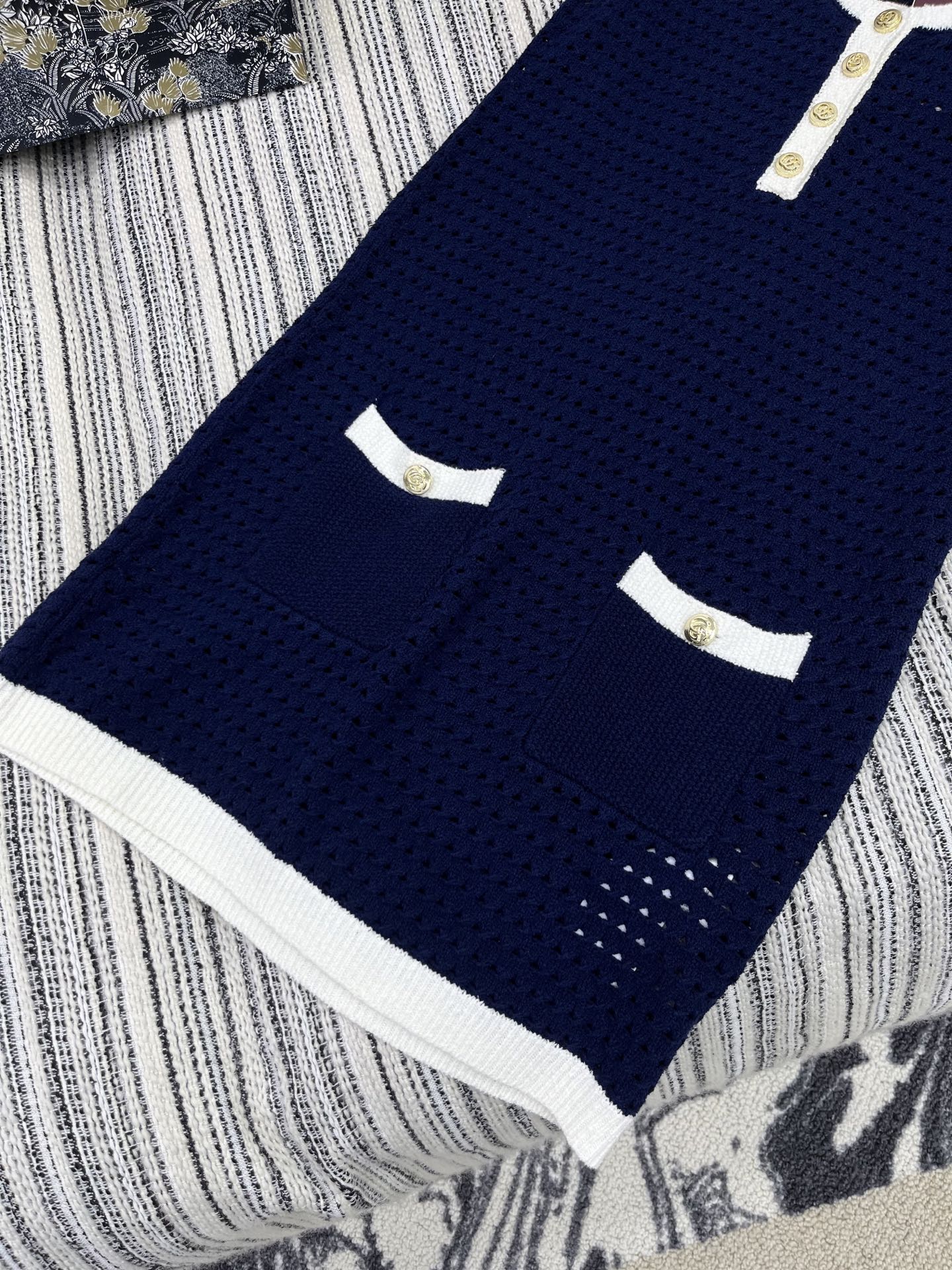 🛒𝐍𝐄𝐖 · 𝟐𝟎𝟐5/爆款现货

原单品质  Guc *｜25新品无袖网格针织裙
颜色正  精致常规版