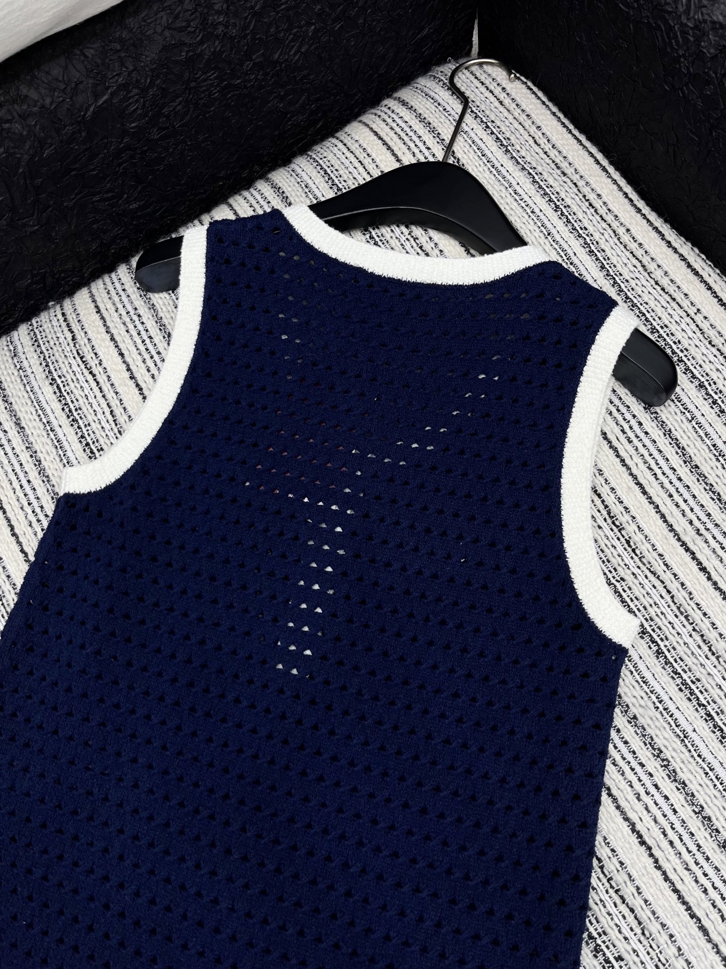 🛒𝐍𝐄𝐖 · 𝟐𝟎𝟐5/爆款现货

原单品质  Guc *｜25新品无袖网格针织裙
颜色正  精致常规版