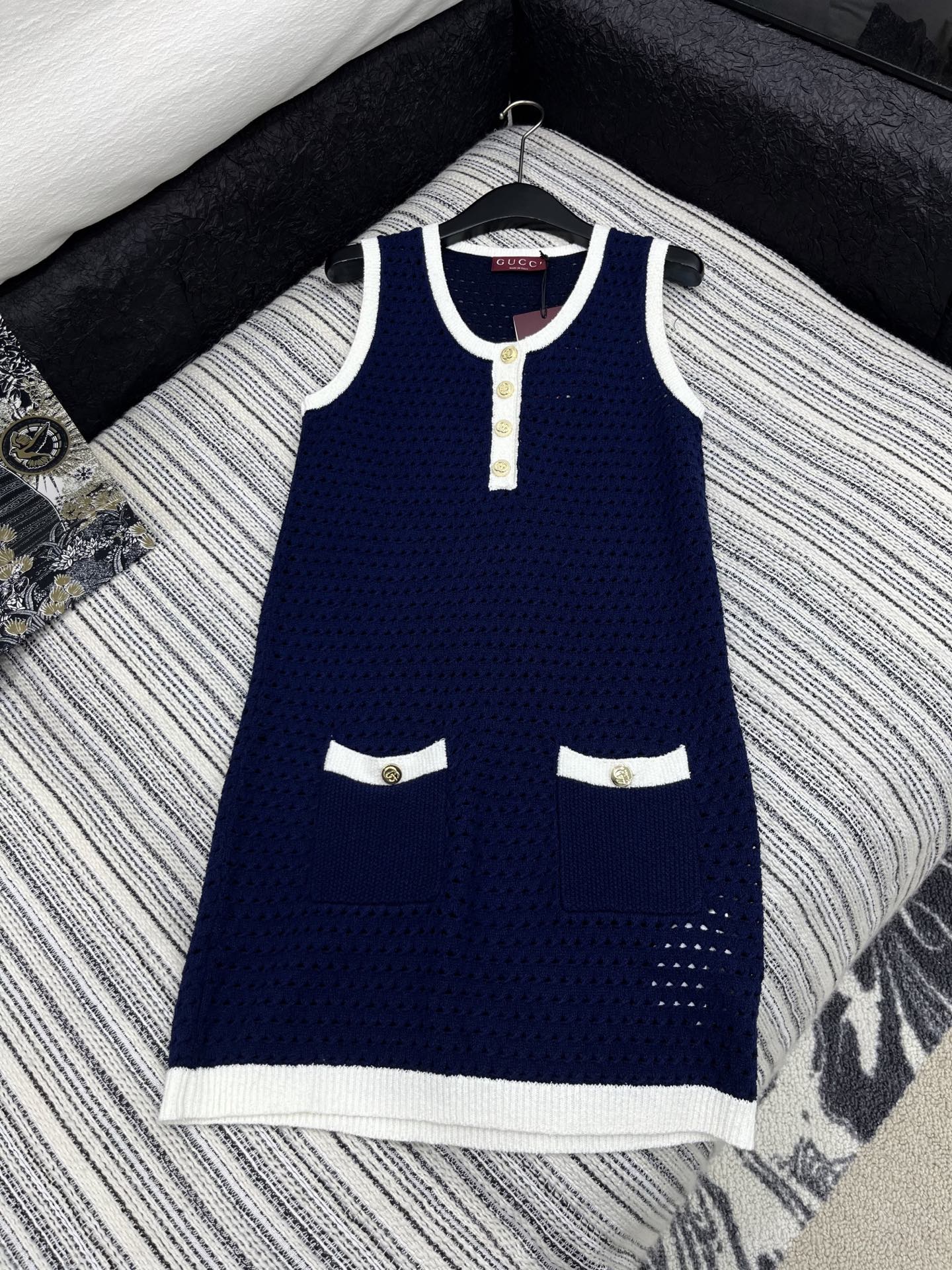 🛒𝐍𝐄𝐖 · 𝟐𝟎𝟐5/爆款现货

原单品质  Guc *｜25新品无袖网格针织裙
颜色正  精致常规版