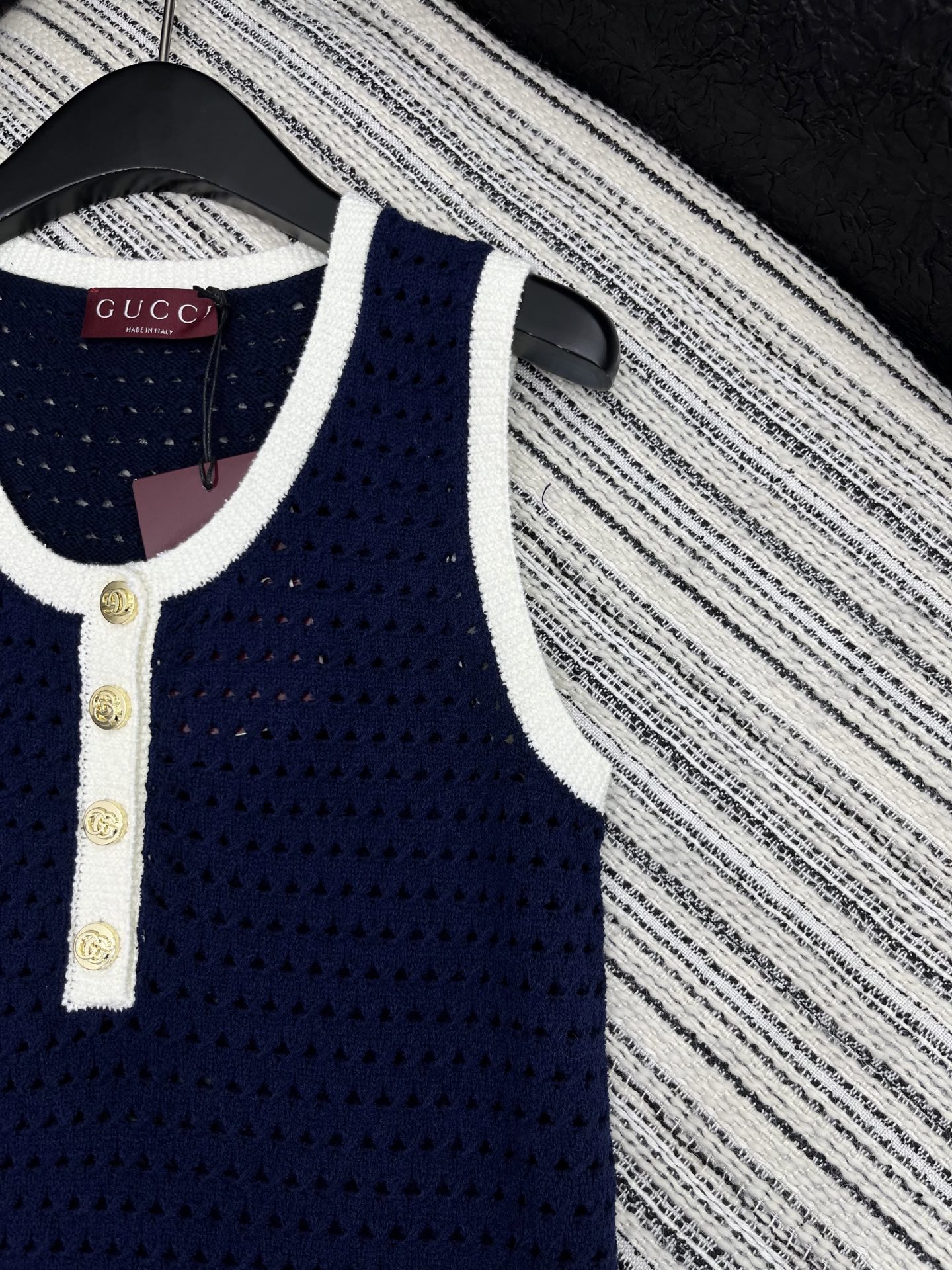 🛒𝐍𝐄𝐖 · 𝟐𝟎𝟐5/爆款现货

原单品质  Guc *｜25新品无袖网格针织裙
颜色正  精致常规版